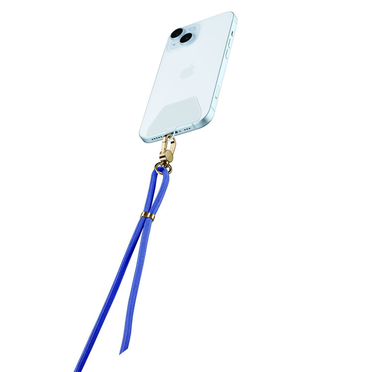 Uno smartphone azzurro con un laccetto blu fissato da una chiusura dorata.