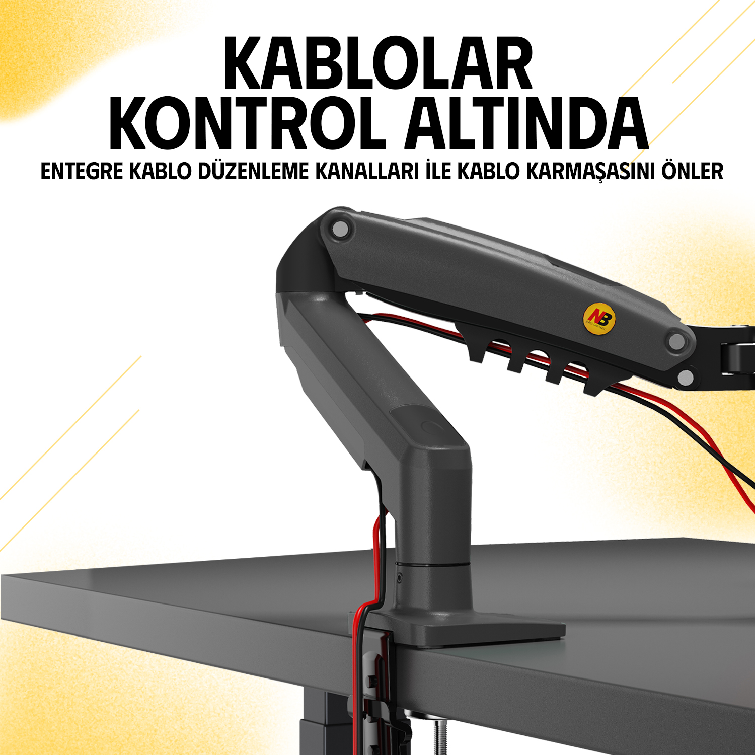 Entegre kablo yönetim kanallarına sahip siyah monitör kolu, masaya kelepçelenmiş.