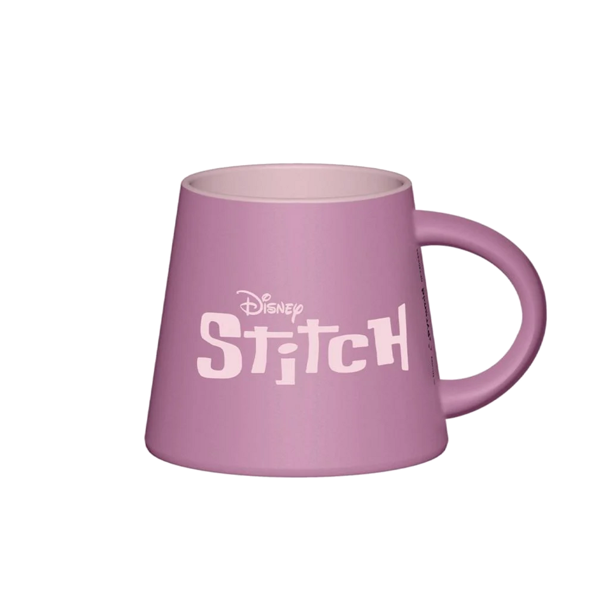 Una taza lavanda con el logo de Disney y la palabra "Stitch".