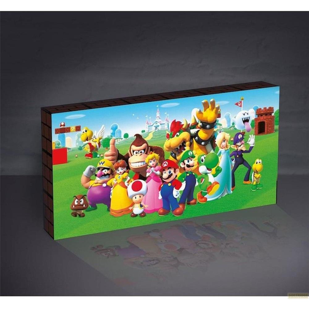 Postacie Mario na zielonym polu przed zamkiem. Bowser, Mario, Luigi, Yoshi, Donkey Kong.