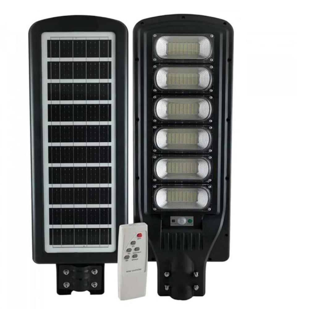Uzak kumandalı bir güneş enerjili sokak lambası.