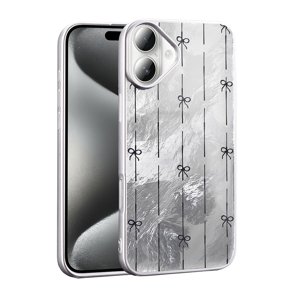 Gümüş renkli telefon kılıfı, üzerinde siyah fiyonk deseni, telefonda.