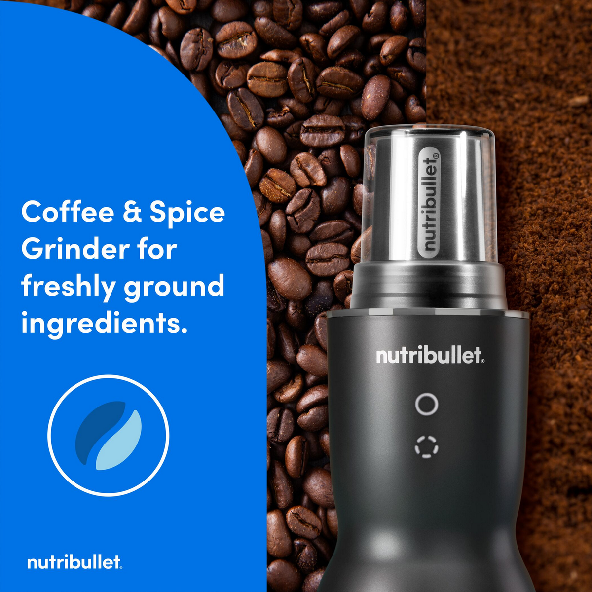 Un macinacaffè e spezie Nutribullet nero circondato da chicchi e macinato di caffè.