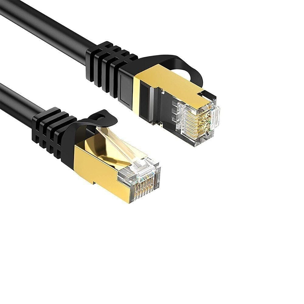 Beyaz arka planda altın konektörlü iki siyah Ethernet kablosunun yakın çekimi.