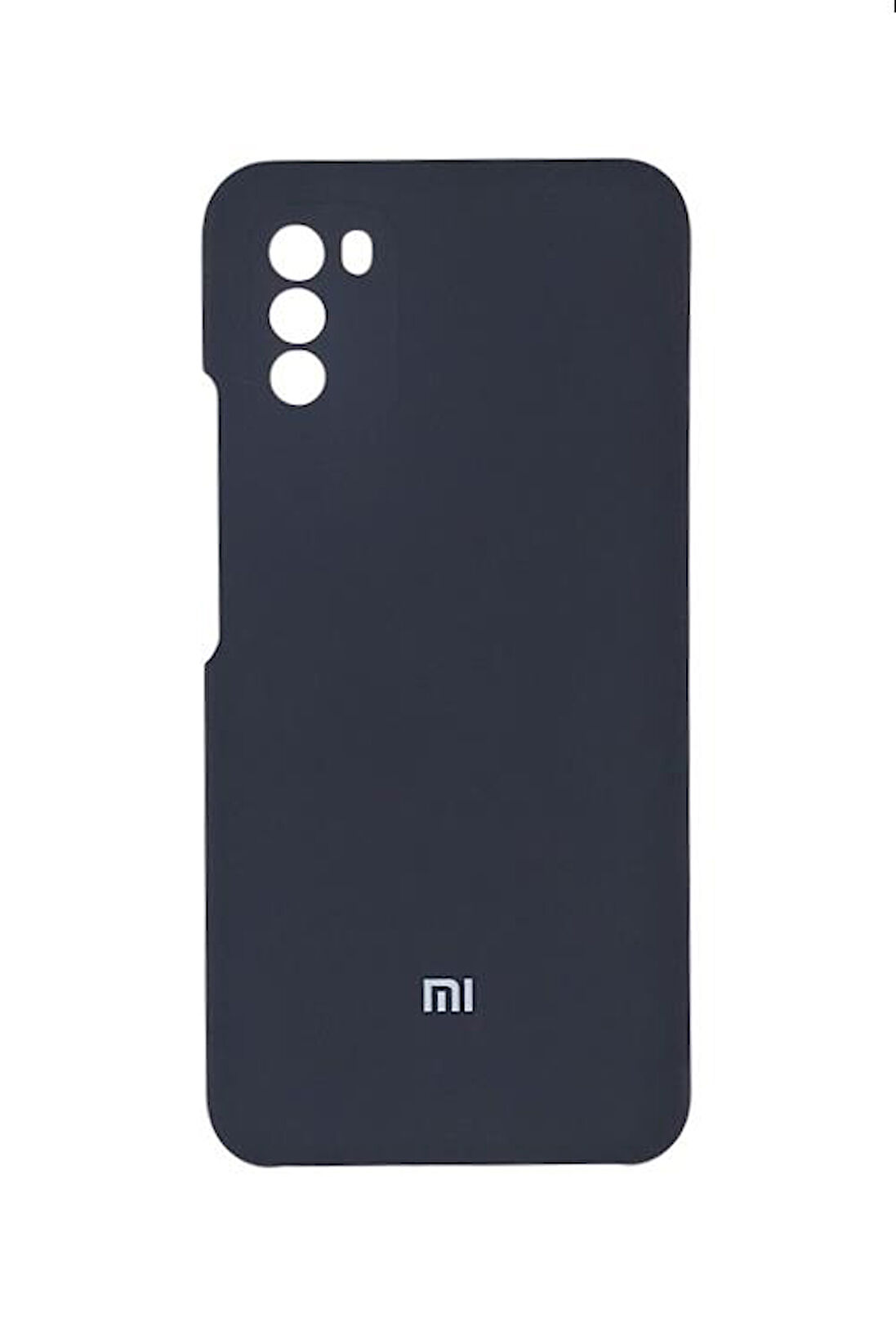 Üç kamera lensi kesiği ve MI logosu bulunan lacivert telefon kılıfı.