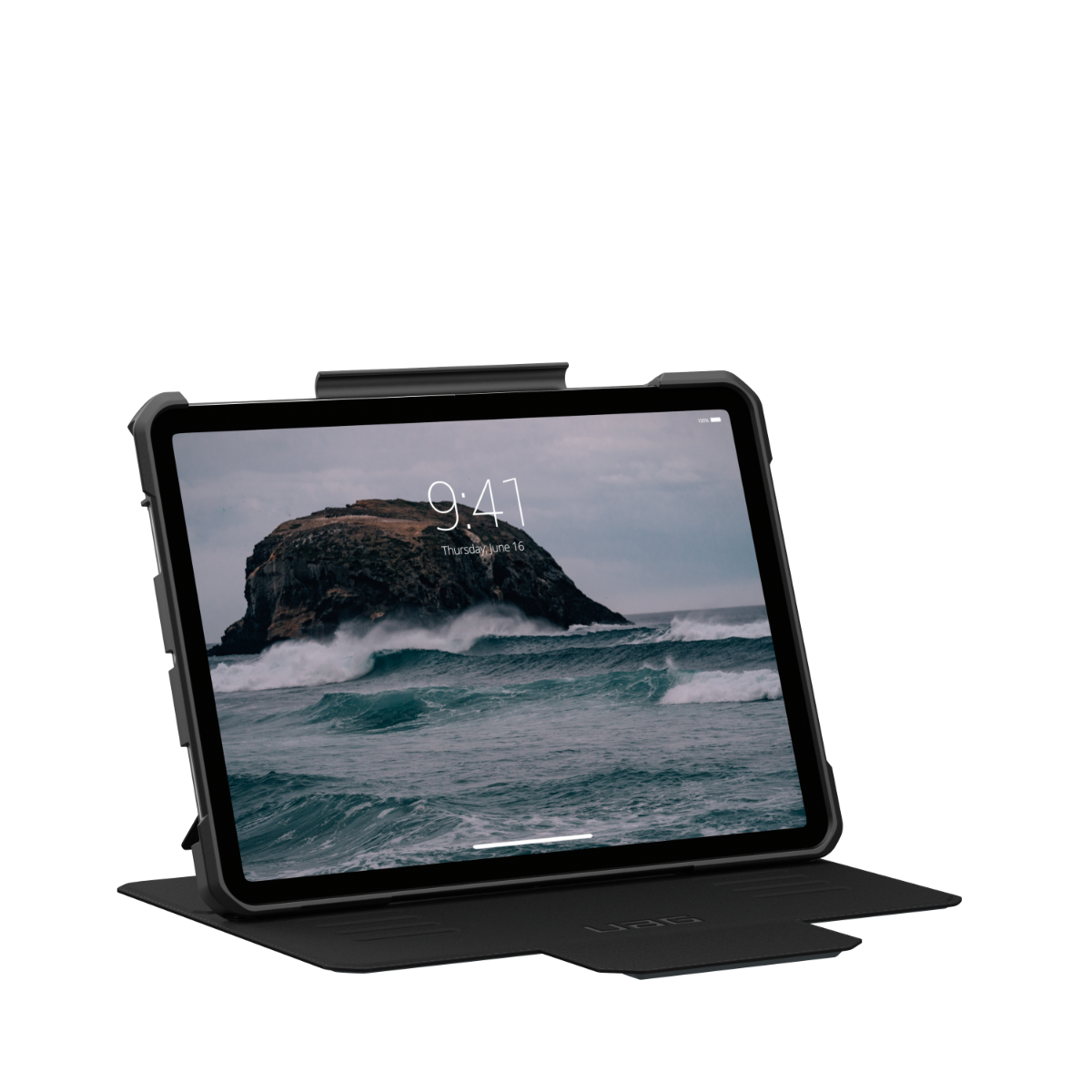 Tablet w czarnym etui wyświetla skalistą wyspę i fale oceanu.