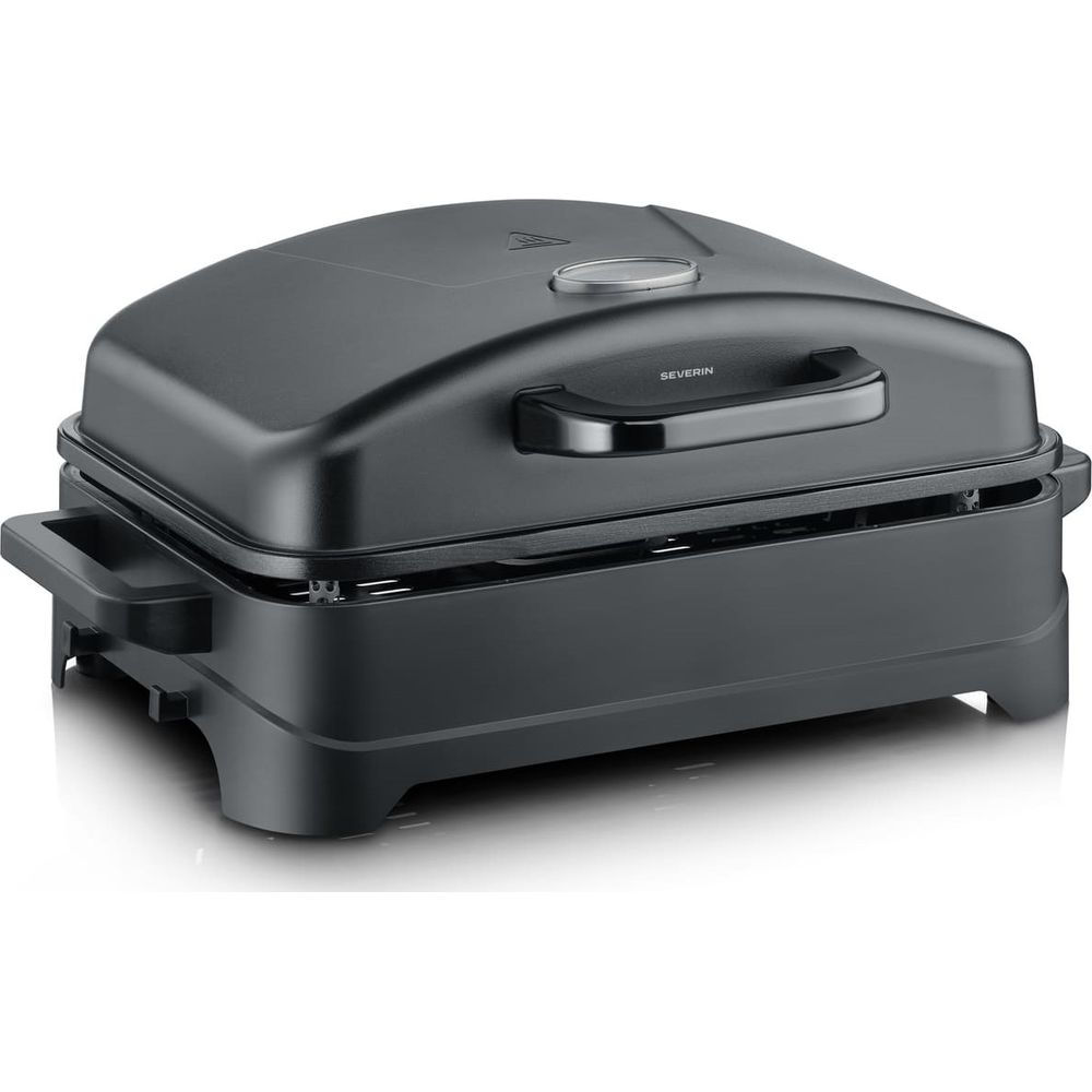 Ein schwarzer Elektrogrill mit Griffen, auf weißem Hintergrund.