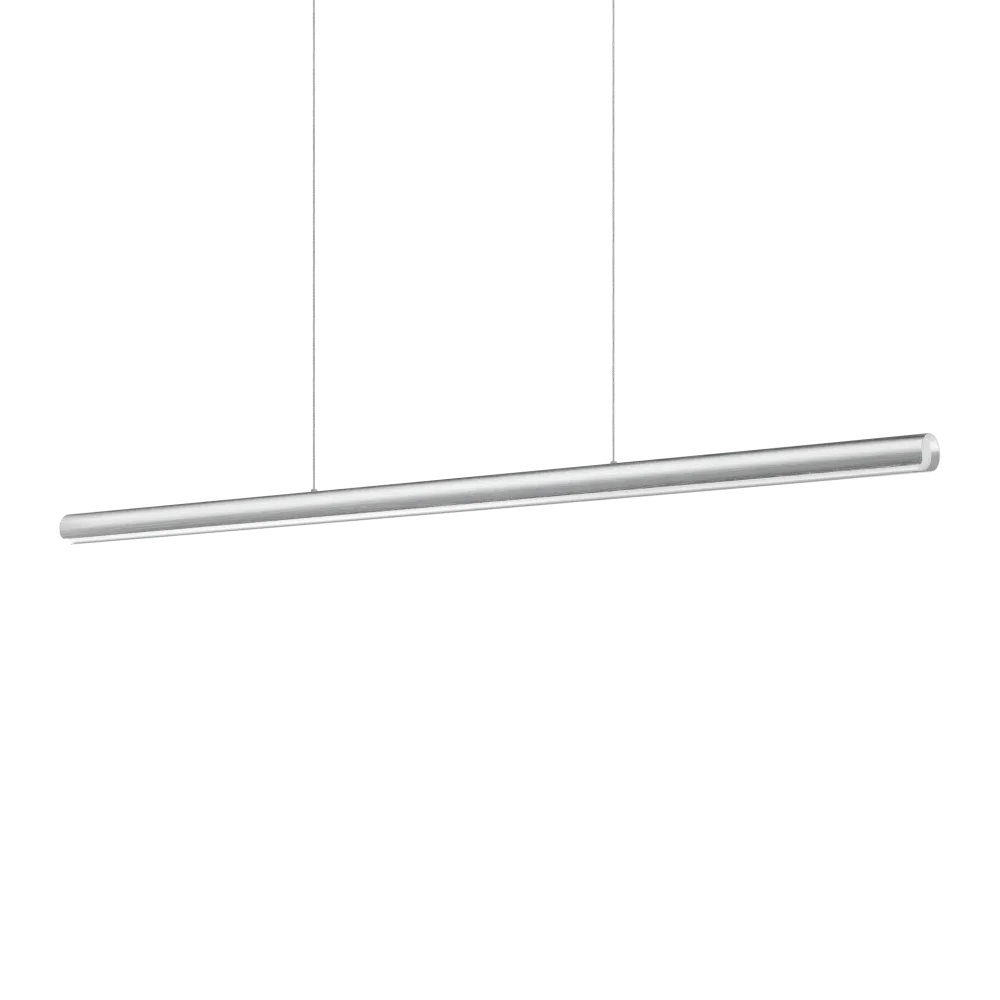Una lampada a sospensione argentata ed elegante pende da due cavi sottili su sfondo nero.