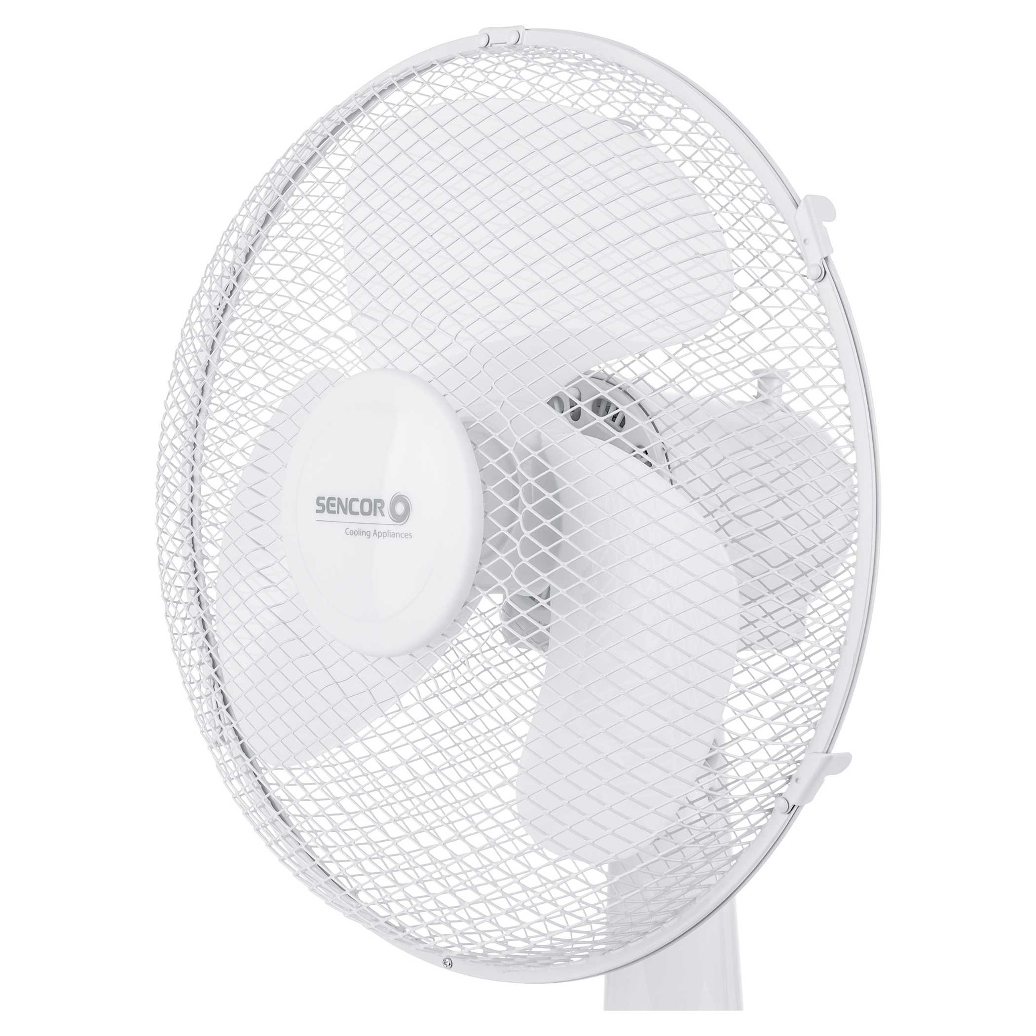 Un ventilateur blanc avec une grille métallique ronde et trois pales.