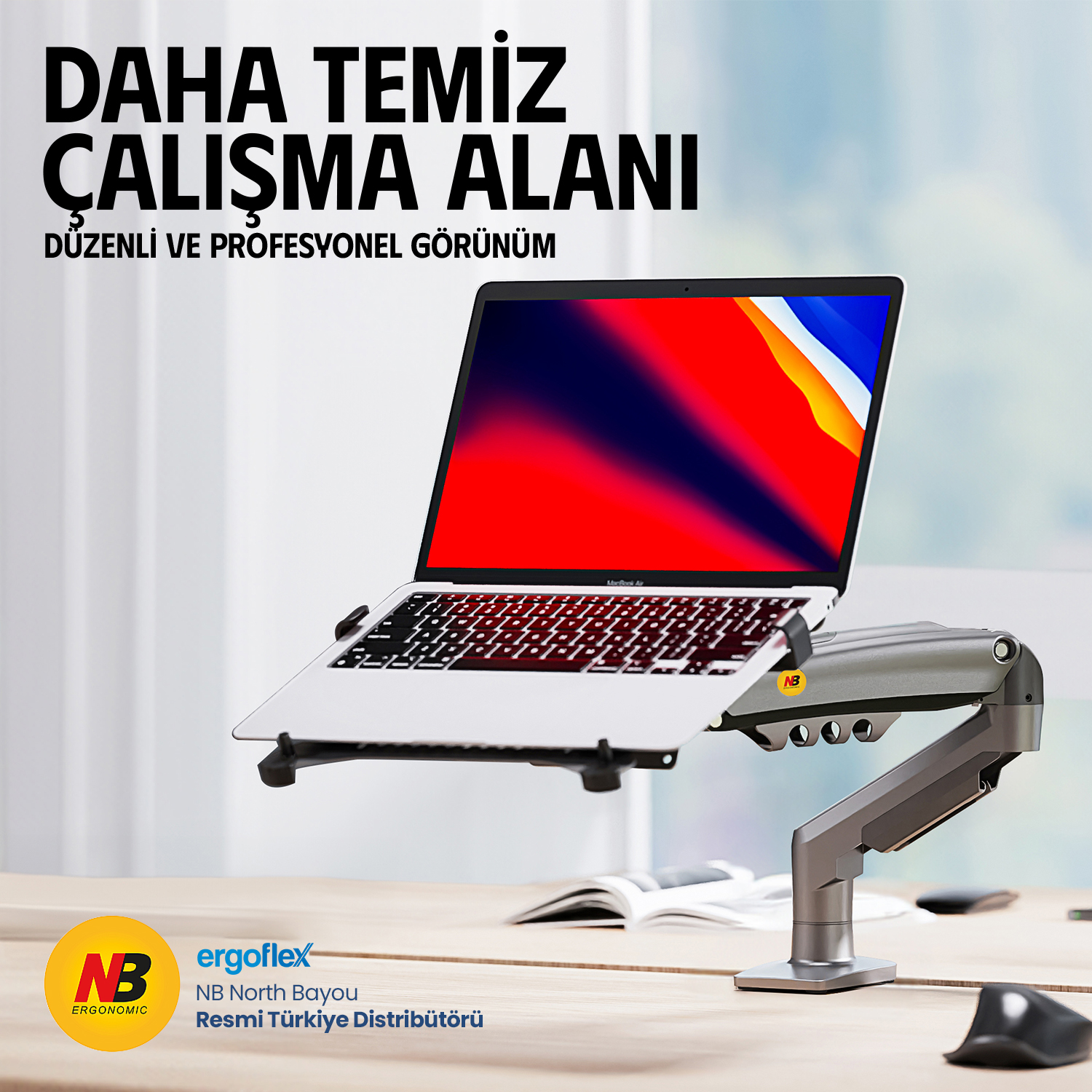 Dizüstü bilgisayar masada esnek kollu bir stant üzerinde. Ekranda soyut bir desen görünüyor.