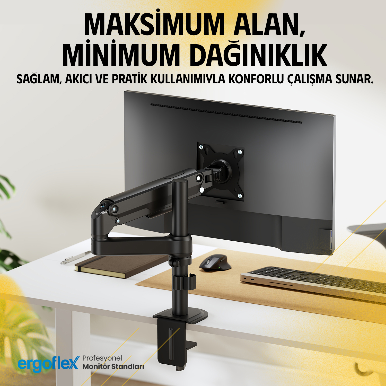 Klavye ve fareli masada siyah monitör kolu.
