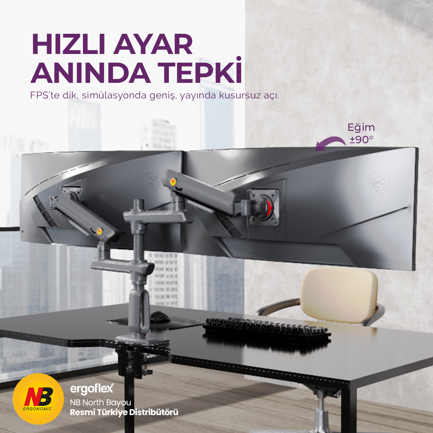 Ayarlanabilir kollu, çift monitörlü bir masa, klavye ve fare.