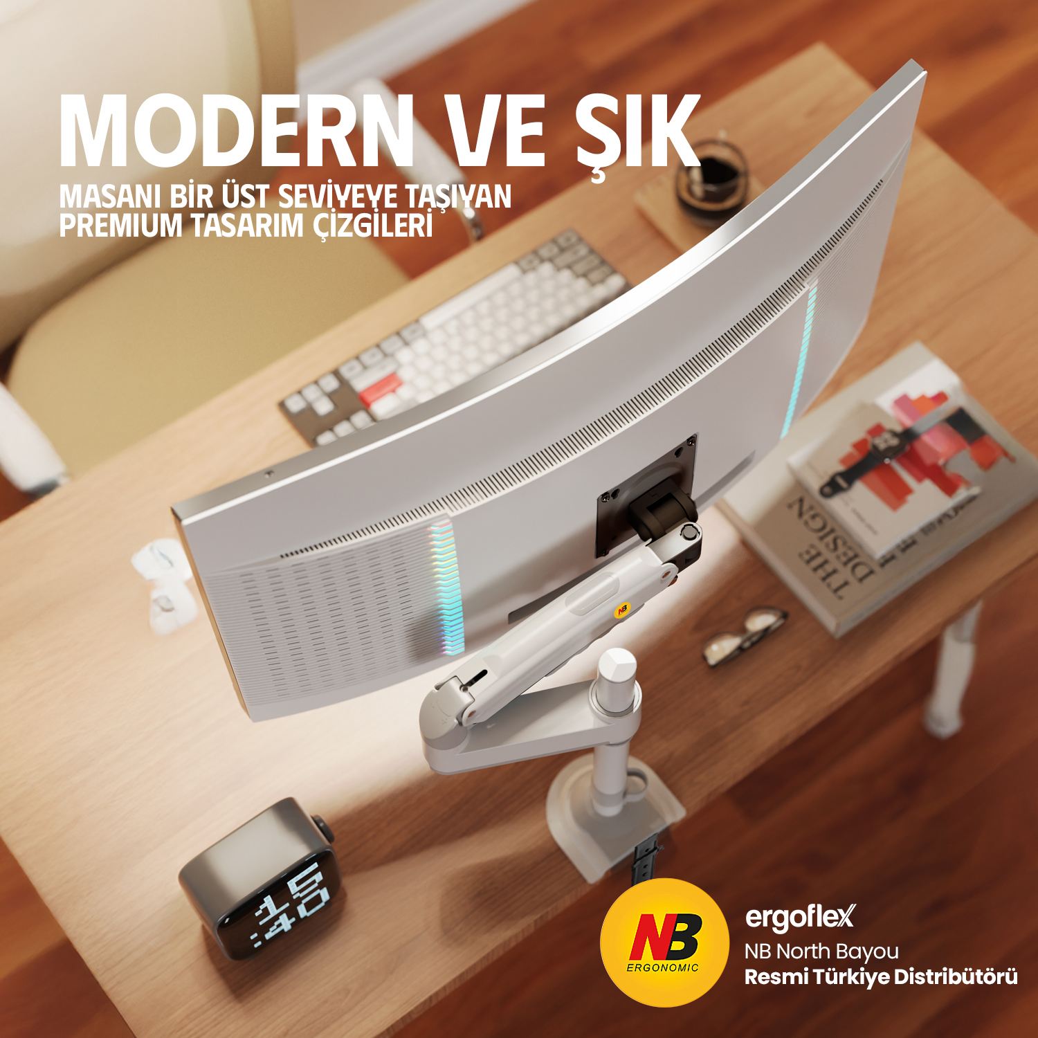 Kavisli monitörlü modern bir masa, yanında kitap ve kahve fincanı.