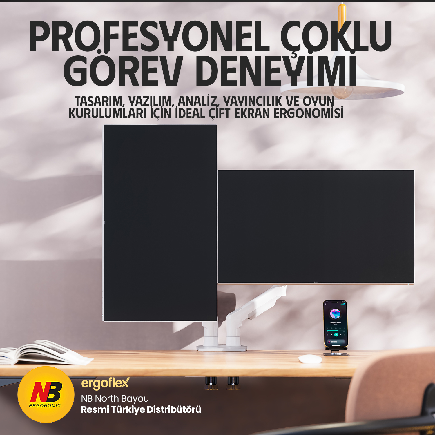 Telefon, fare ve kitap bulunan bir masada iki monitör.