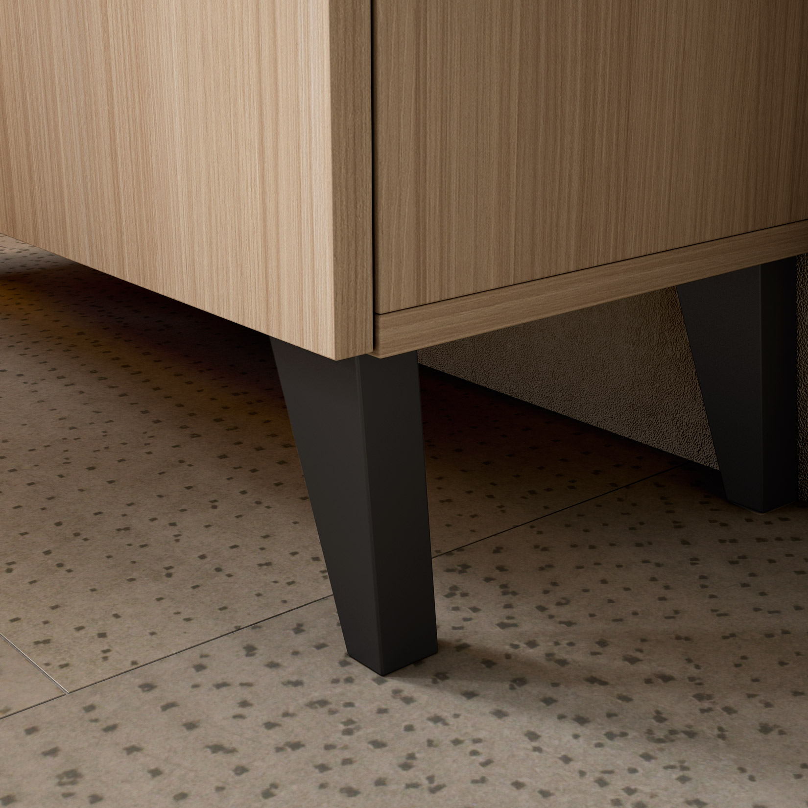 Muebles de madera con patas negras sobre suelo estampado.