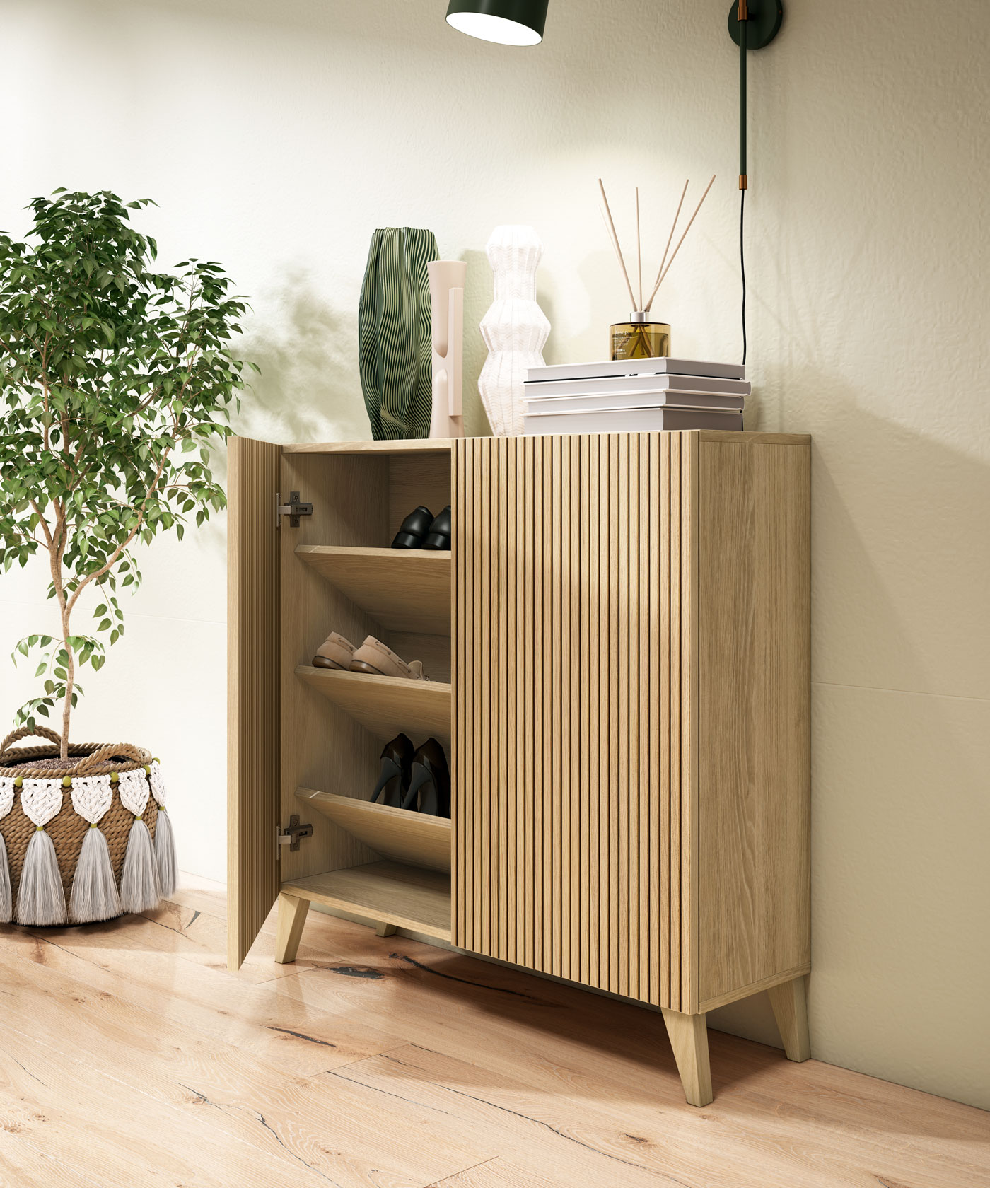 Un zapatero de madera con puertas de lamas, junto a una planta en una cesta.