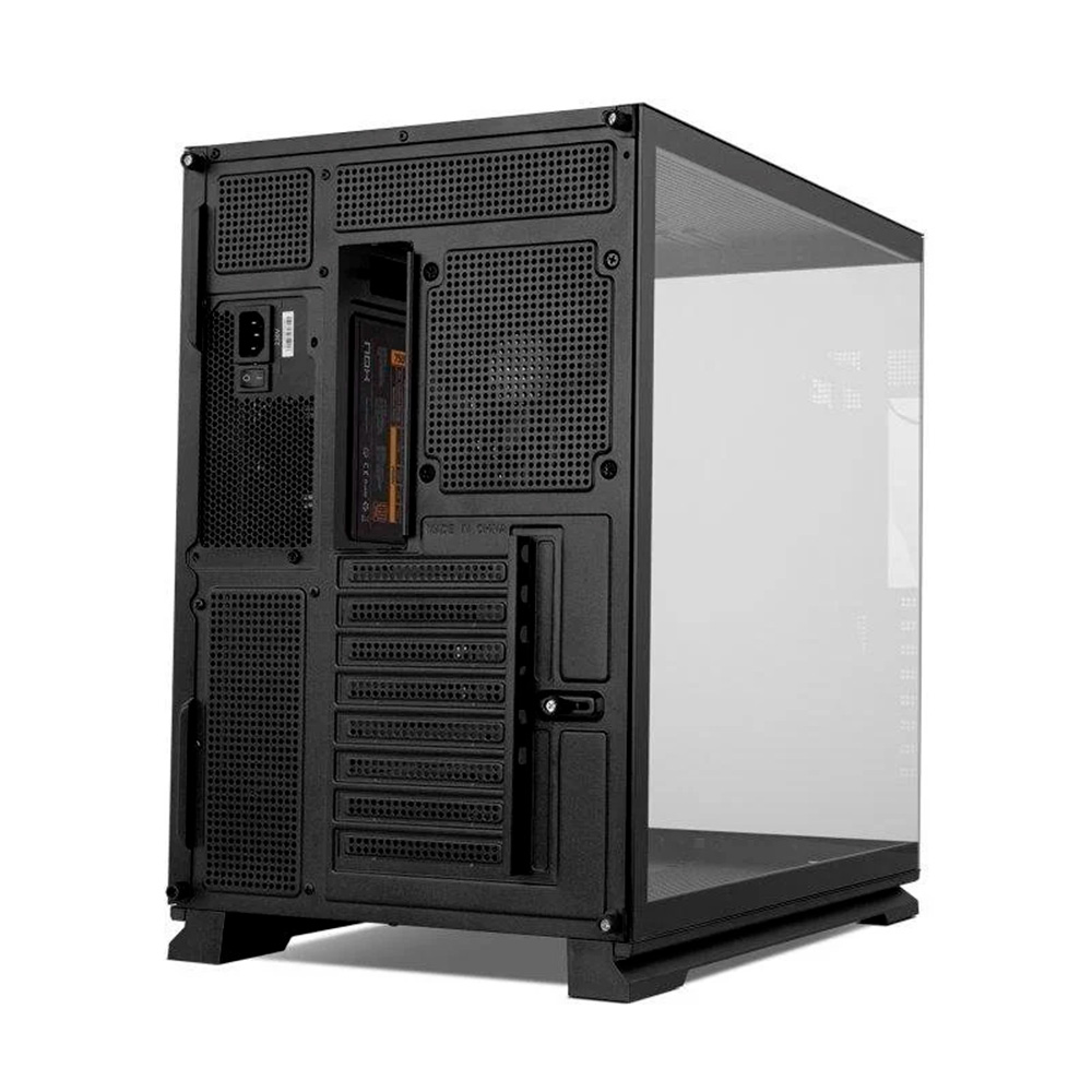 Caja de computadora negra con panel lateral transparente, mostrando puertos traseros y ventilación.