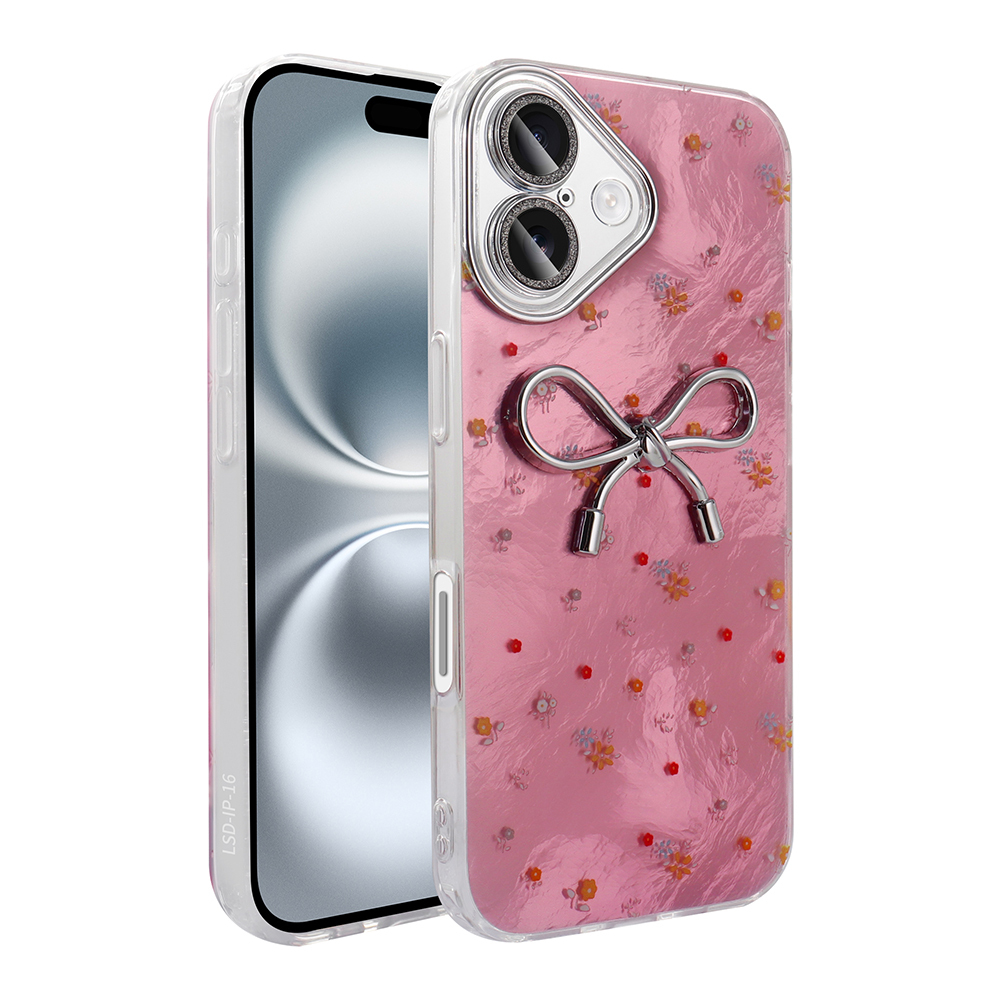 Gümüş fiyonk süslemeli, çiçek desenli pembe telefon kılıfı. Yakın çekim.