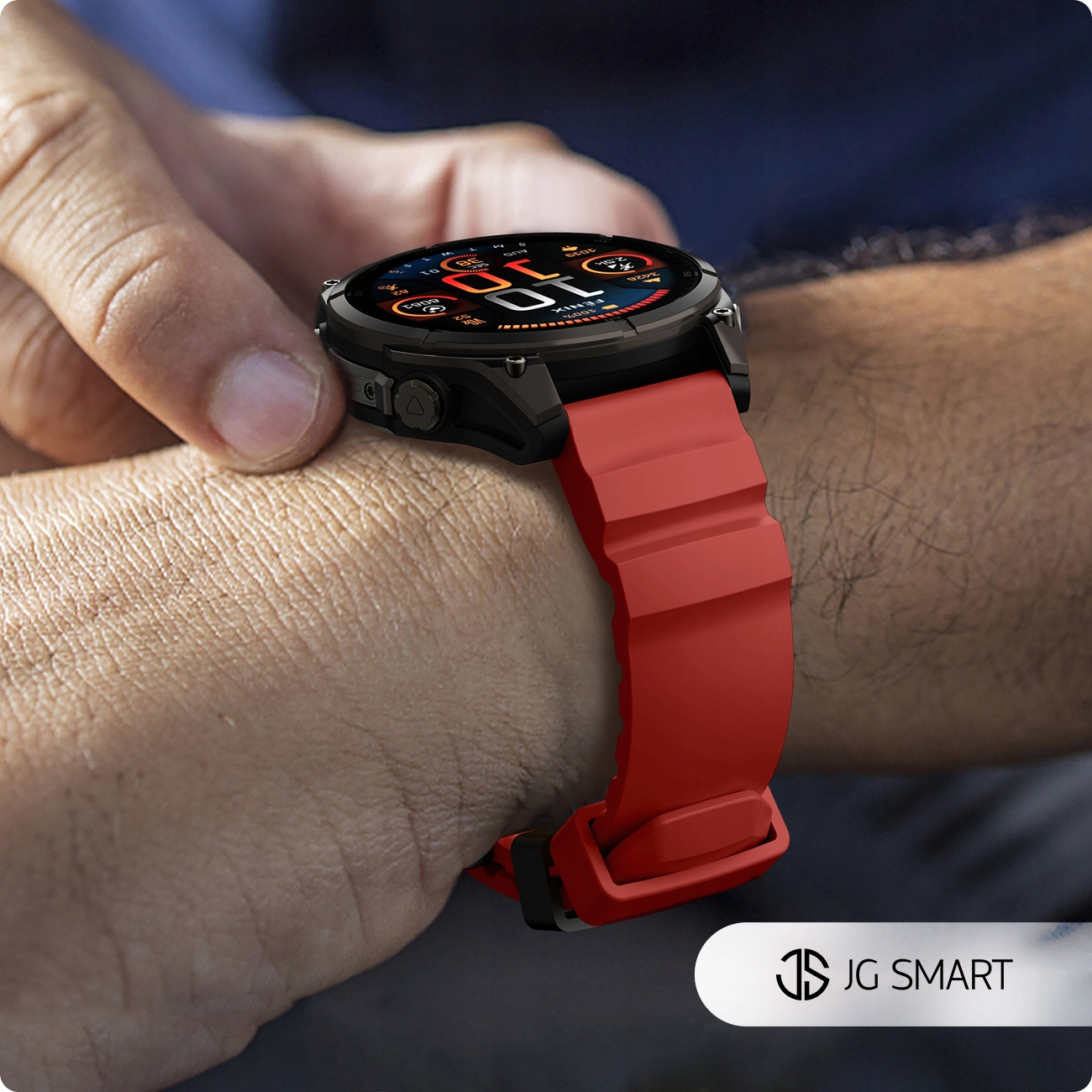 Zegarek smartwatch z czerwoną bransoletą na nadgarstku, wyświetlający cyfrowe informacje.