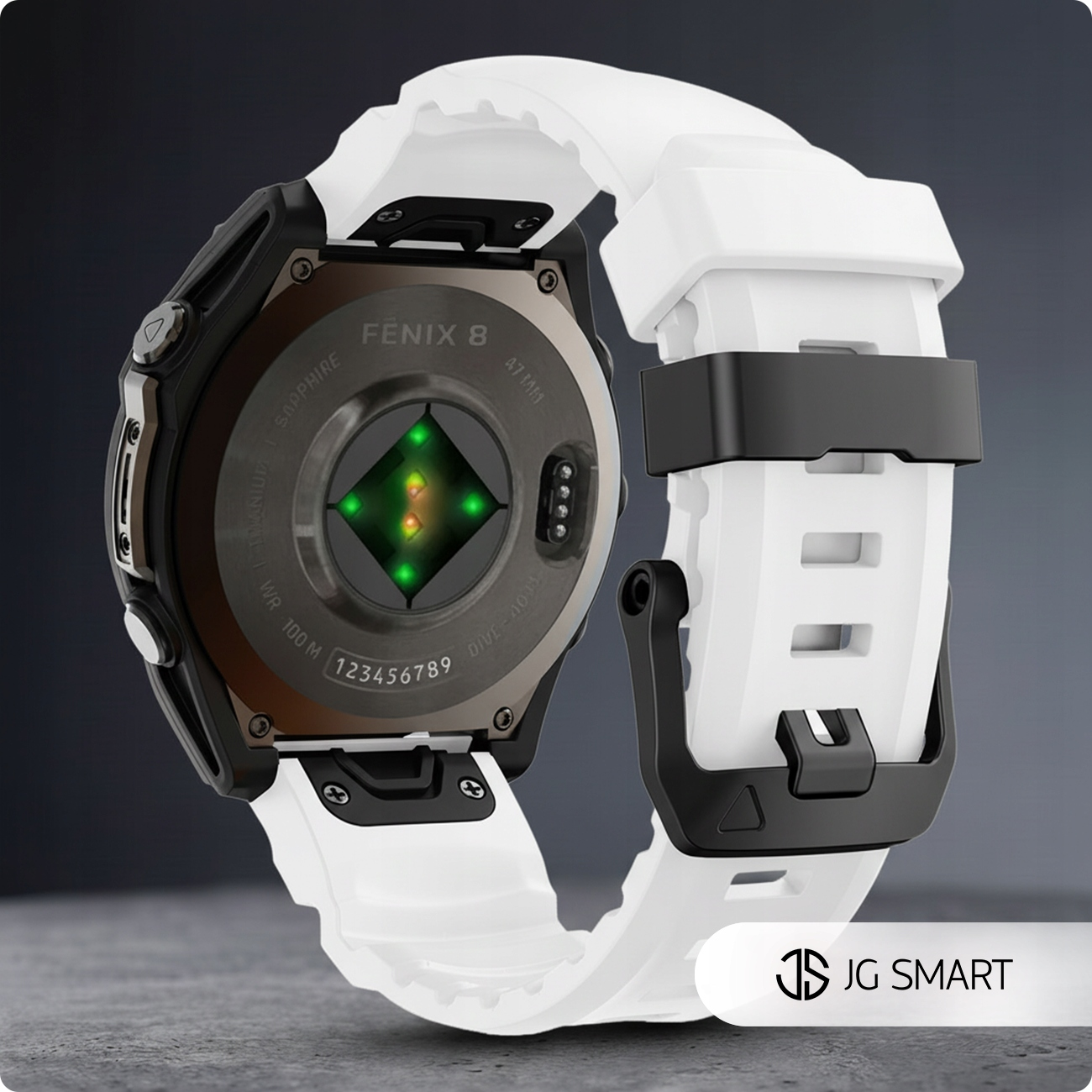 Biały smartwatch z czarną obudową i czujnikiem tętna. Po lewej stronie widoczny napis "Fenix 8".