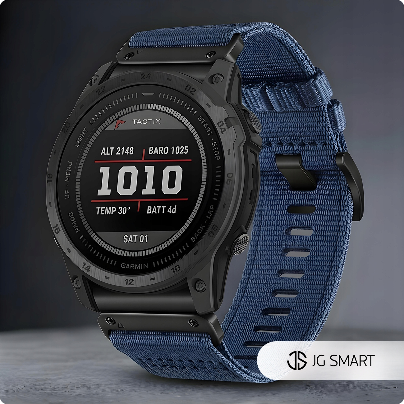 Czarny smartwatch Tactix z niebieską opaską materiałową i cyfrowym wyświetlaczem.