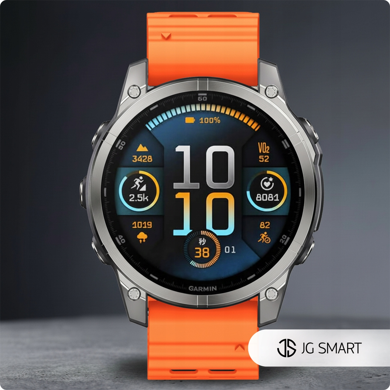 Szary smartwatch z pomarańczowym paskiem i cyfrowym wyświetlaczem.