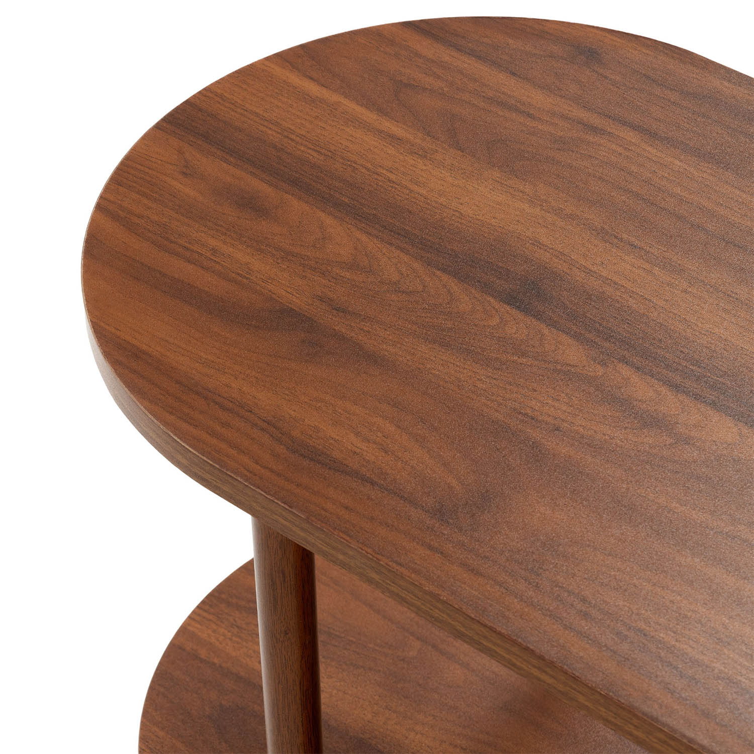 Tablero de madera con veta, parte de una mesa redonda.