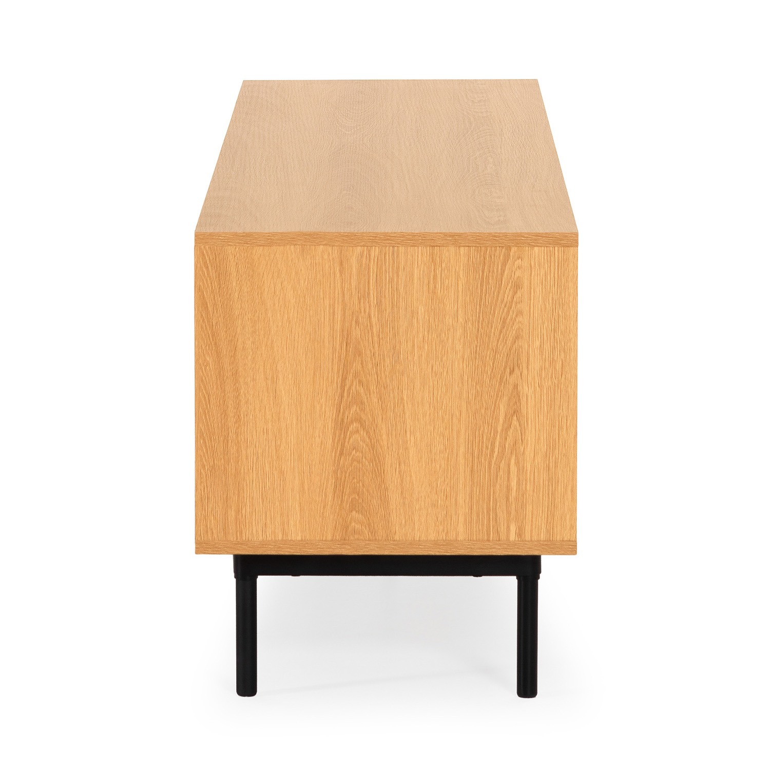 Un mueble de madera con base de metal negro se alza sobre fondo blanco.