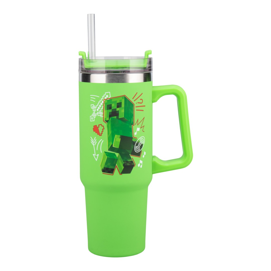 Grüne Tasse mit Minecraft-Creeper-Motiv und Strohhalm.