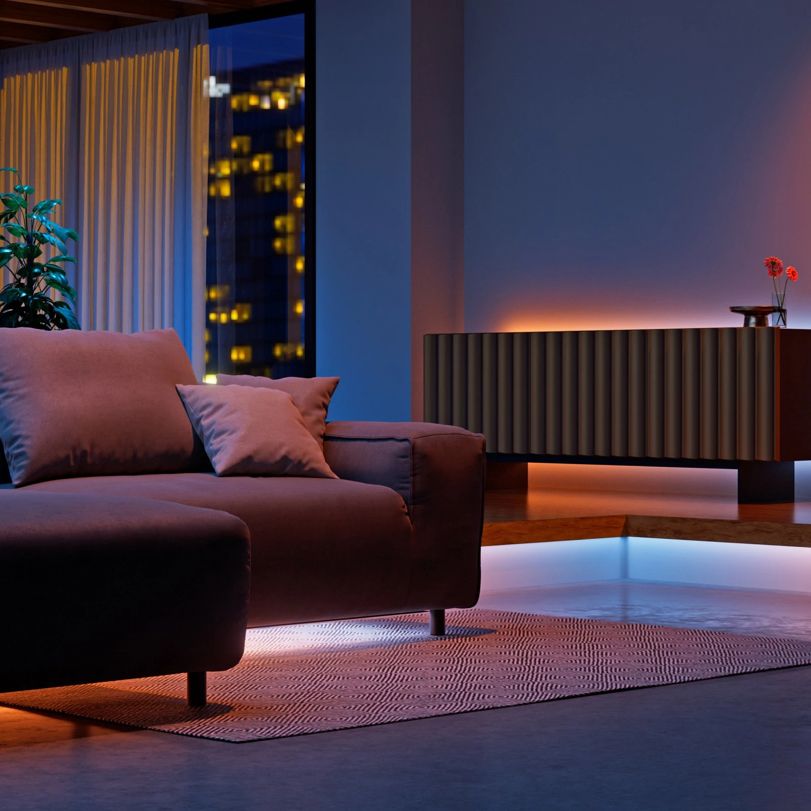 Ein gemütliches Wohnzimmer mit Sofa, Teppich und Beleuchtung bei Nacht.