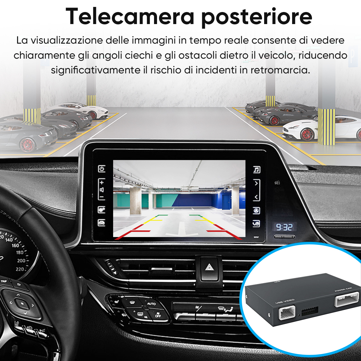 Interno auto con vista telecamera posteriore su schermo e un dispositivo.