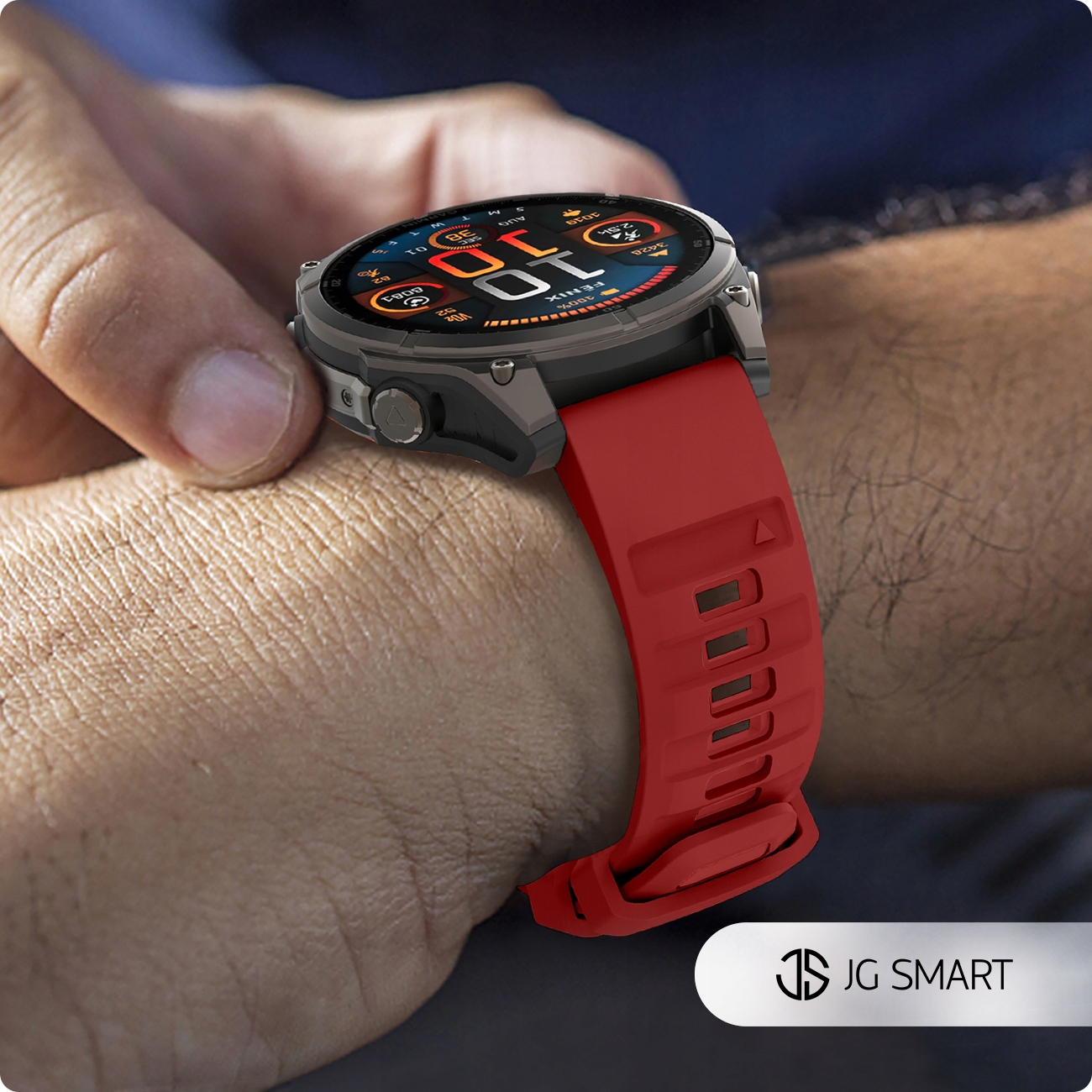Szary smartwatch z czerwonym paskiem na nadgarstku, wyświetla informacje cyfrowe.