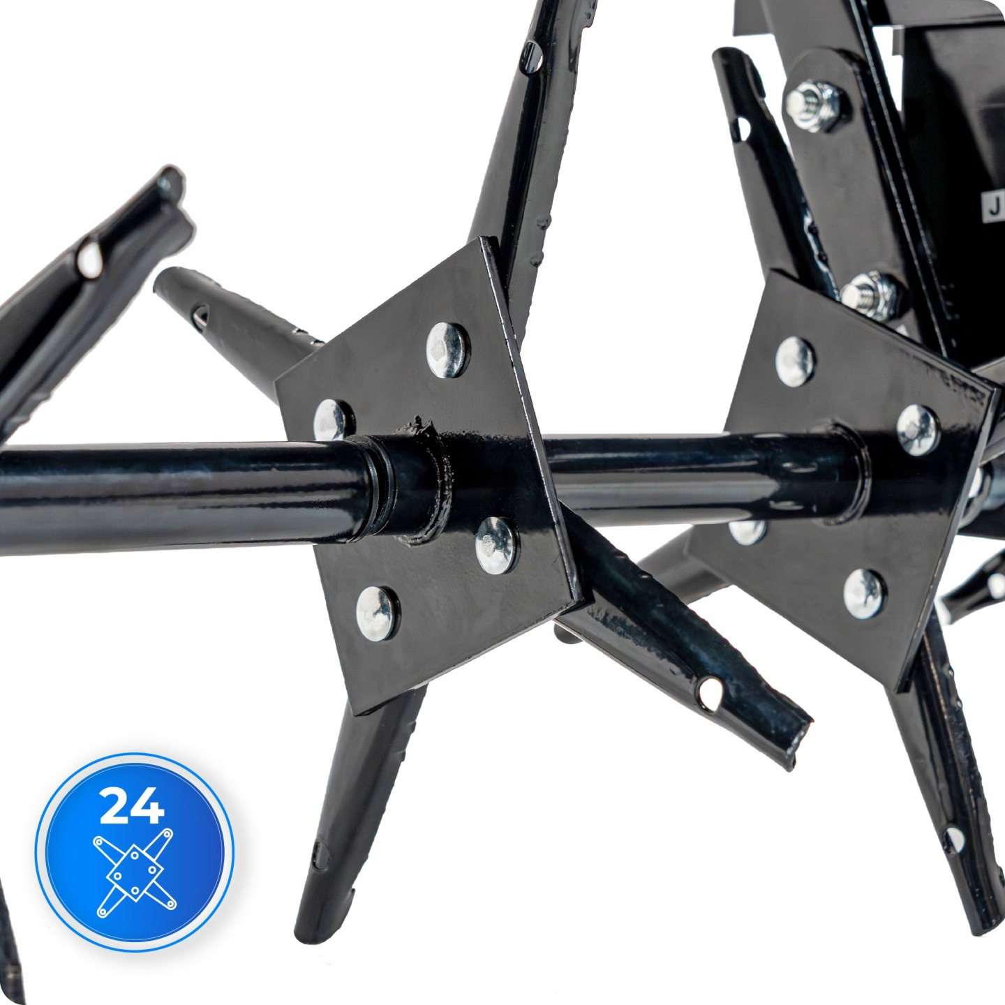 Nahaufnahme eines schwarzen Metallgeräts mit scharfen Klingen und einem blauen Kreis mit der Zahl 24.