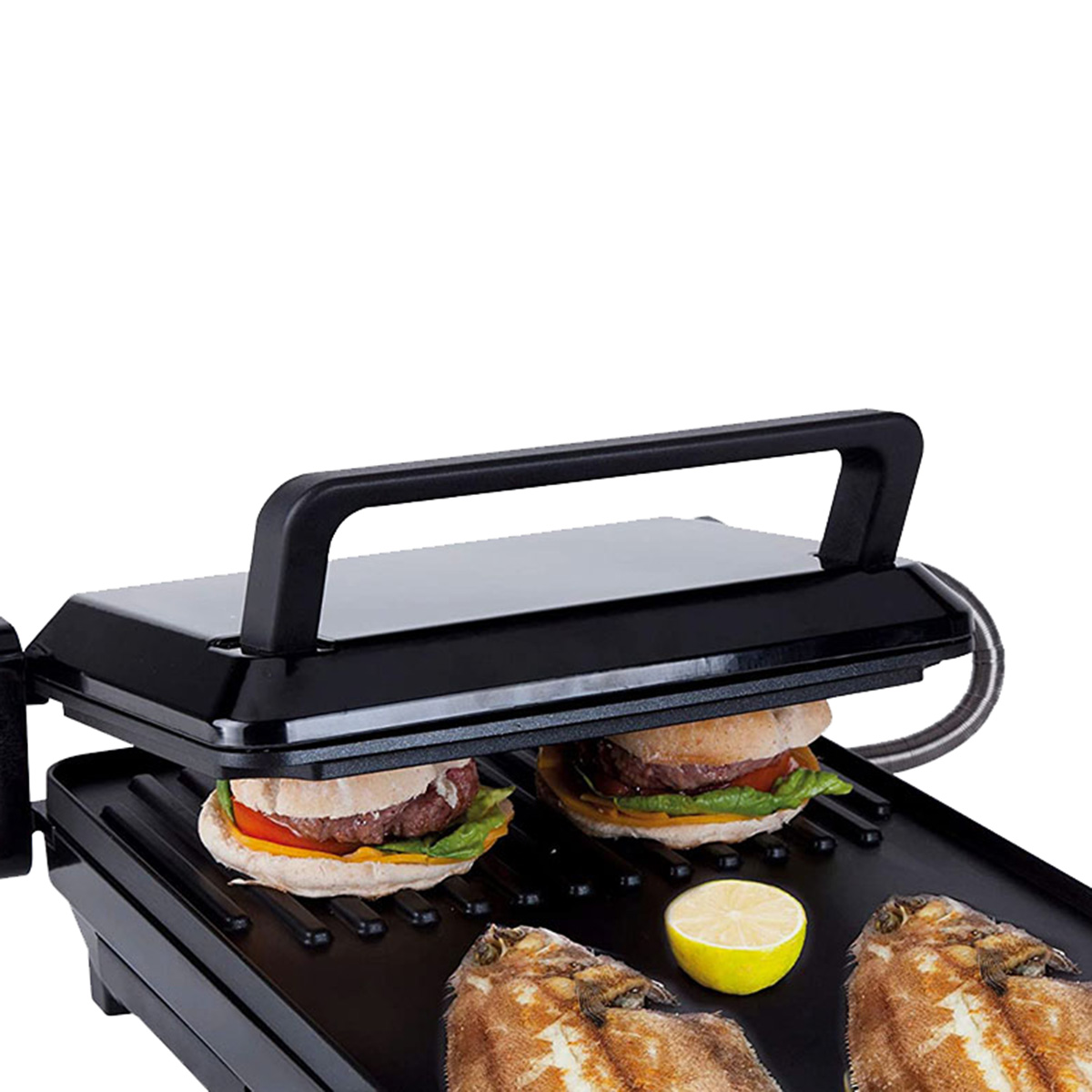 Una parrilla de contacto con dos hamburguesas y dos pescados, limón