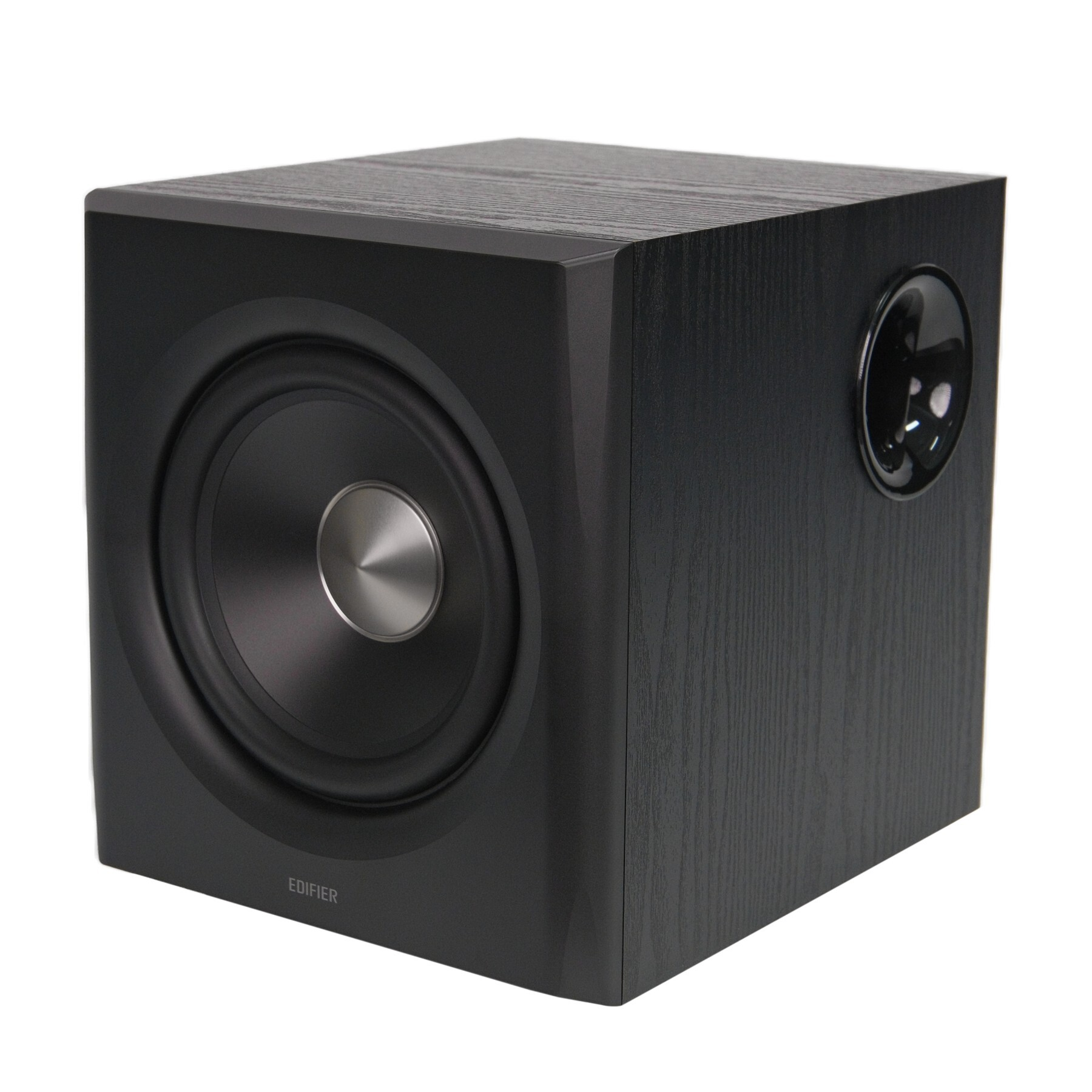 Ein schwarzer Edifier Subwoofer mit silbernem Mittelkonus und seitlichem Port.