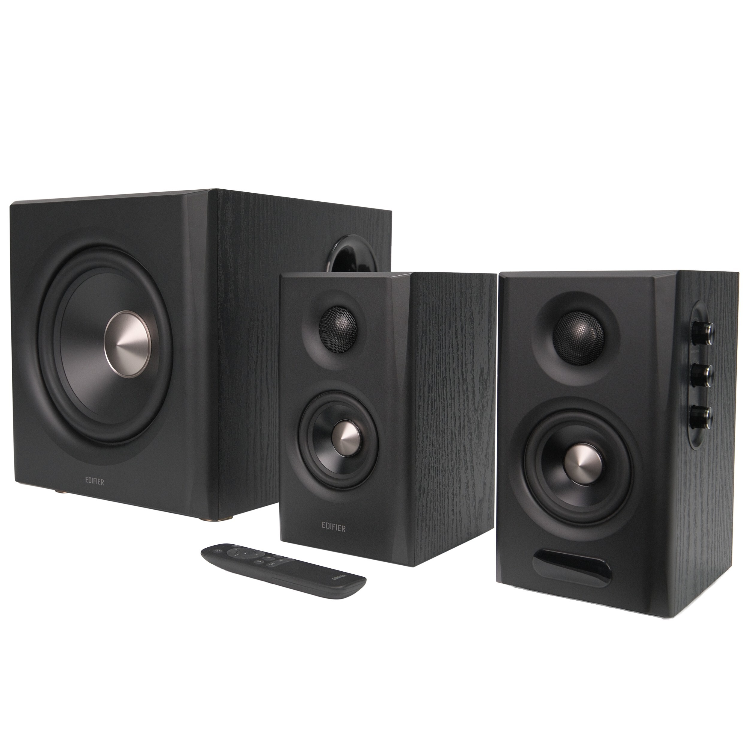 Schwarzes 2.1 Lautsprechersystem mit Subwoofer, zwei Satellitenlautsprechern und Fernbedienung.