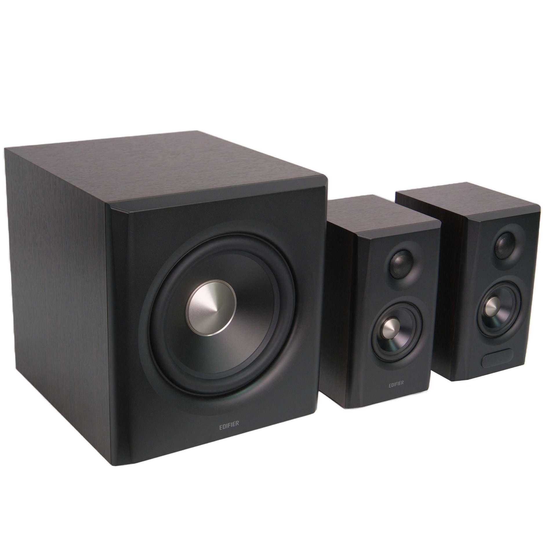 Ein schwarzer Subwoofer und zwei Satellitenlautsprecher von Edifier.