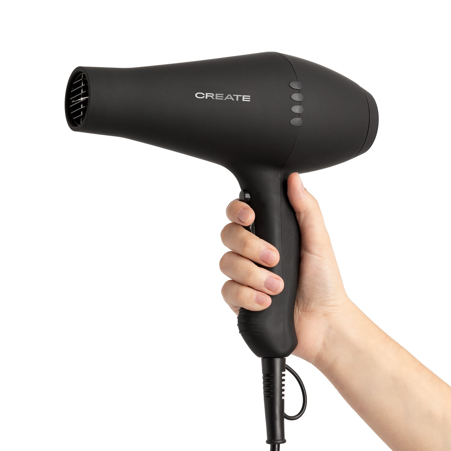Una mano sostiene un secador de pelo negro con la palabra CREATE.