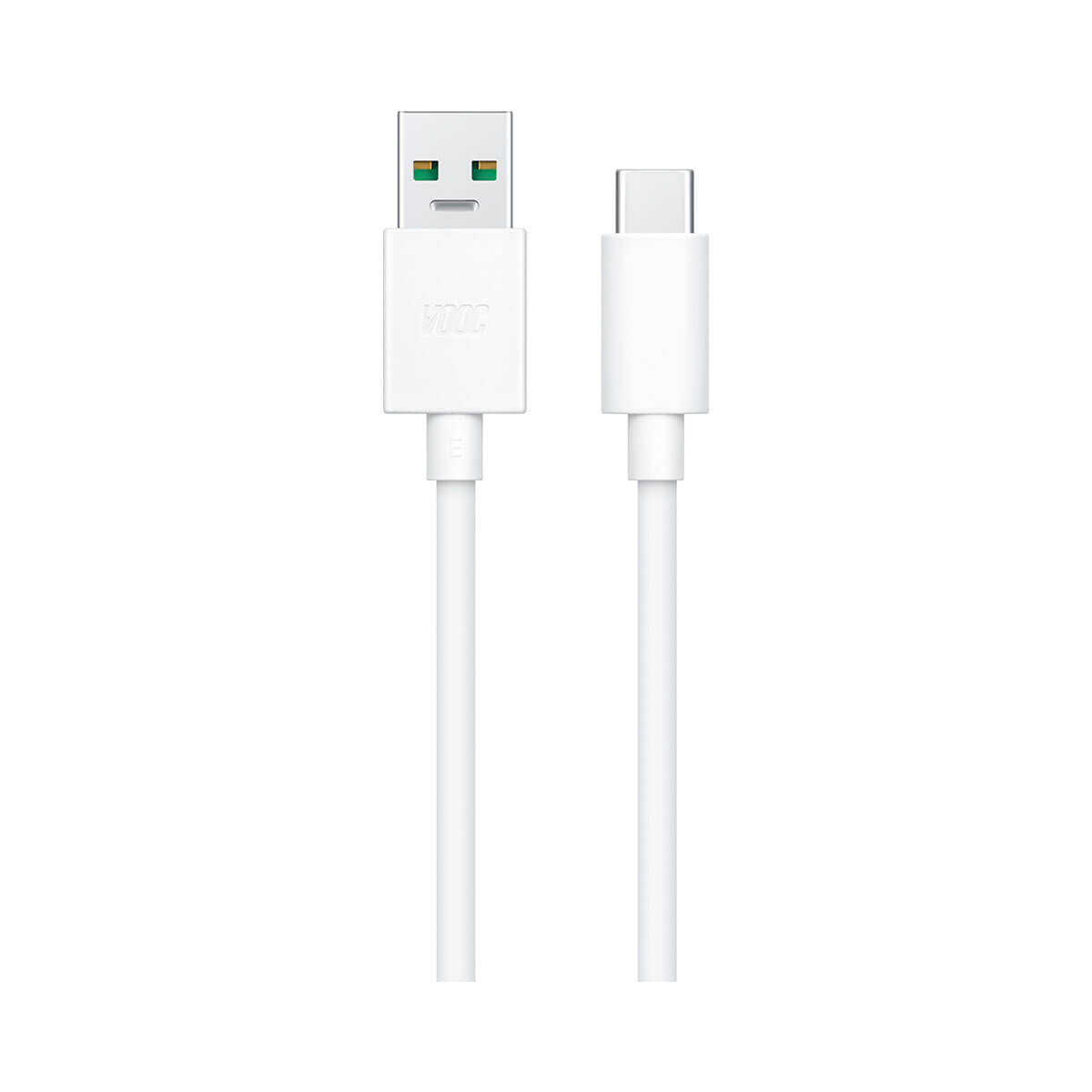 Un cavo USB-A a USB-C bianco con entrambi i connettori visibili.