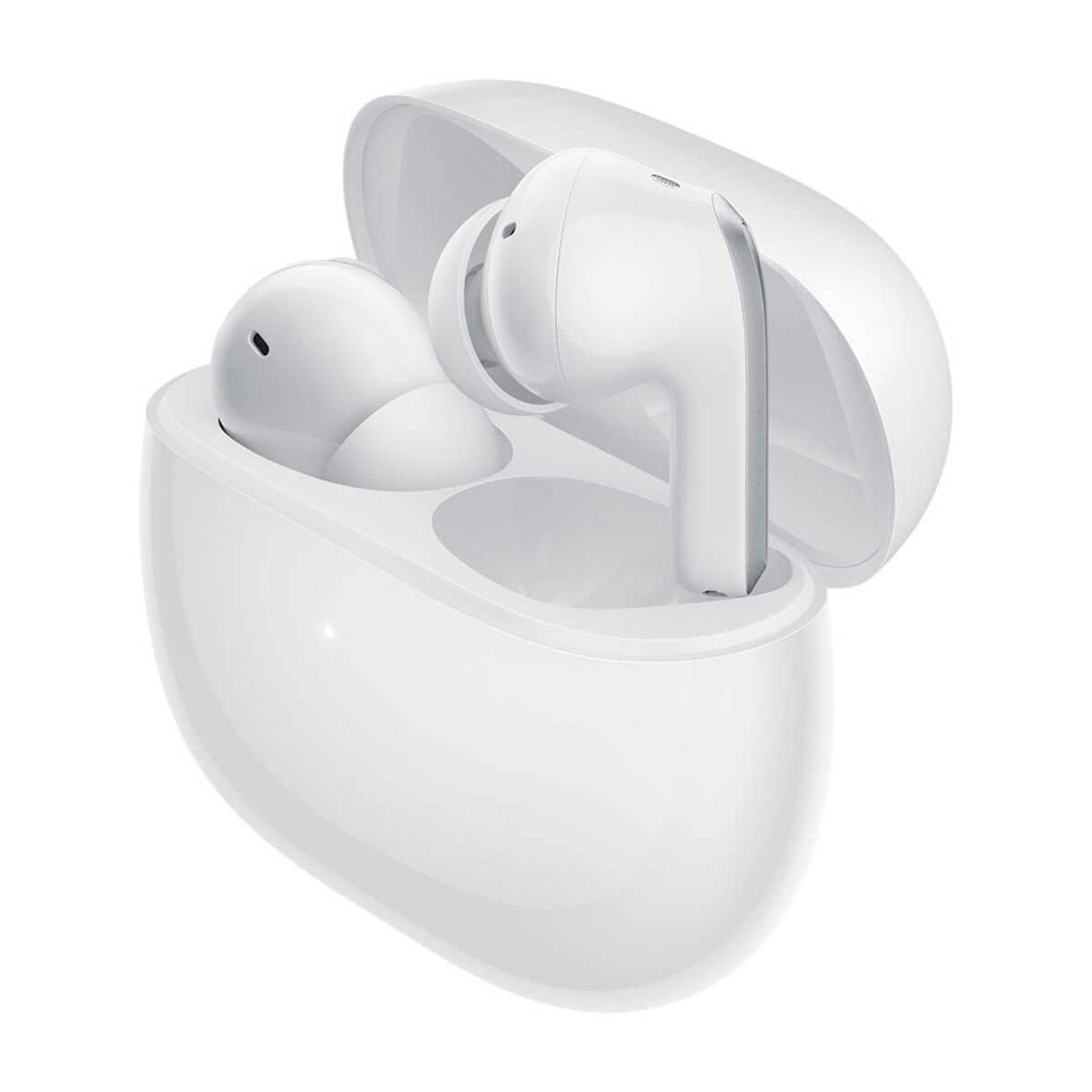 Auricolari wireless bianchi in una custodia di ricarica aperta, un auricolare inserito, uno in mano.