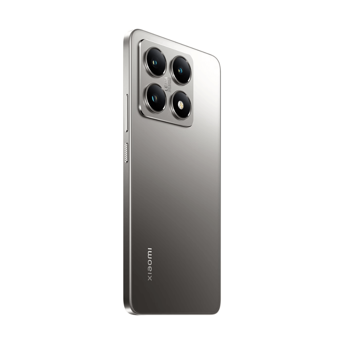 Achterkant van een zilveren smartphone met vier camera's en Xiaomi-logo.