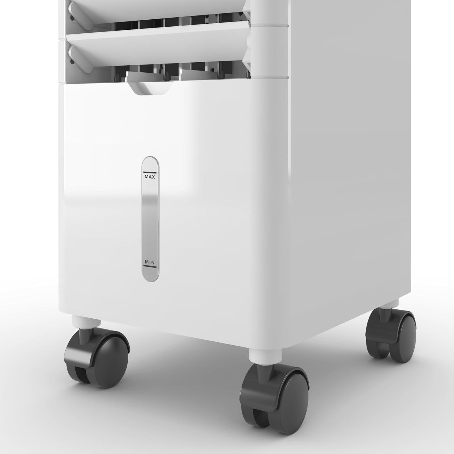 Un refrigeratore d'aria bianco portatile su ruote con indicatore.