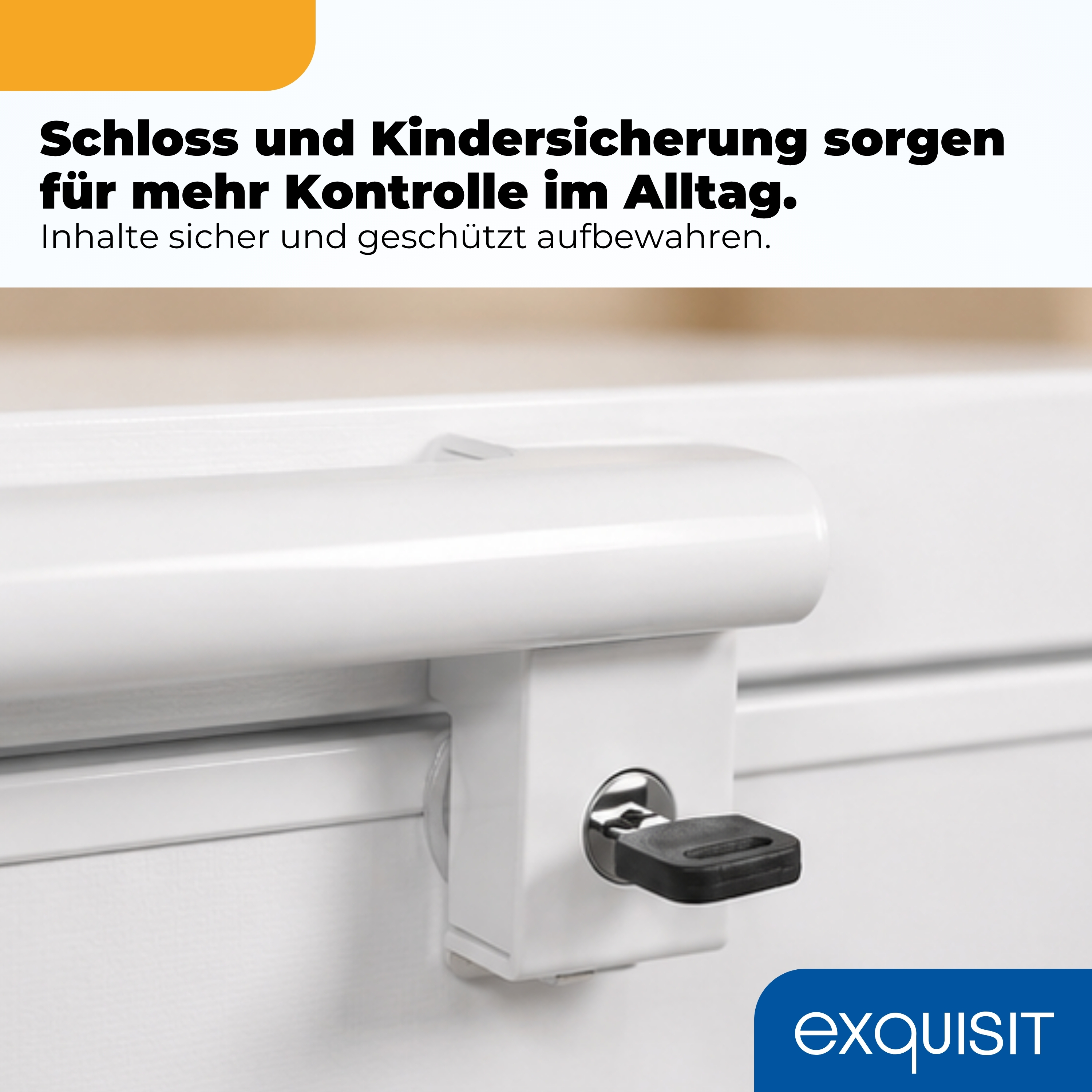 Ein weißer Gefrierschrank mit Schloss und Schlüssel. EXQUISIT Logo.