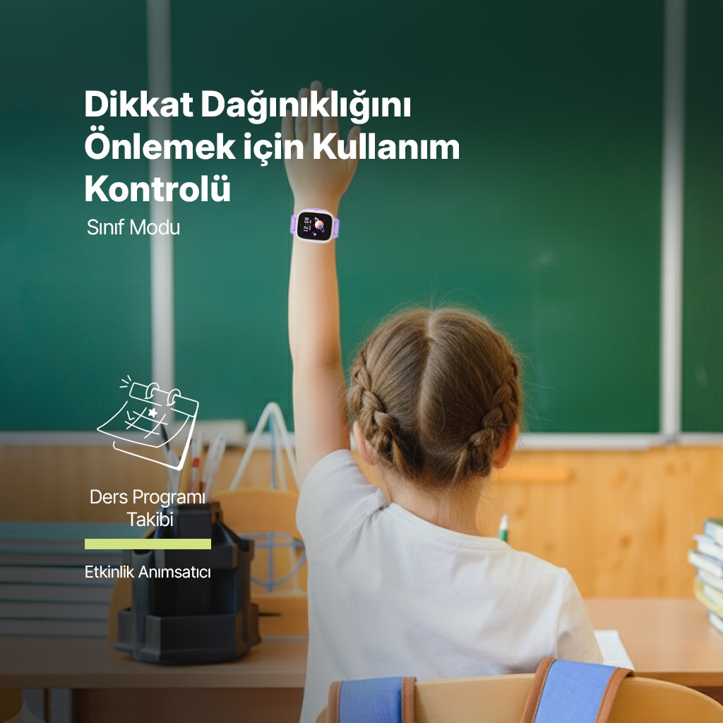 Örgülü saçlı bir kız sınıfta elini kaldırıyor. Akıllı saat takıyor.