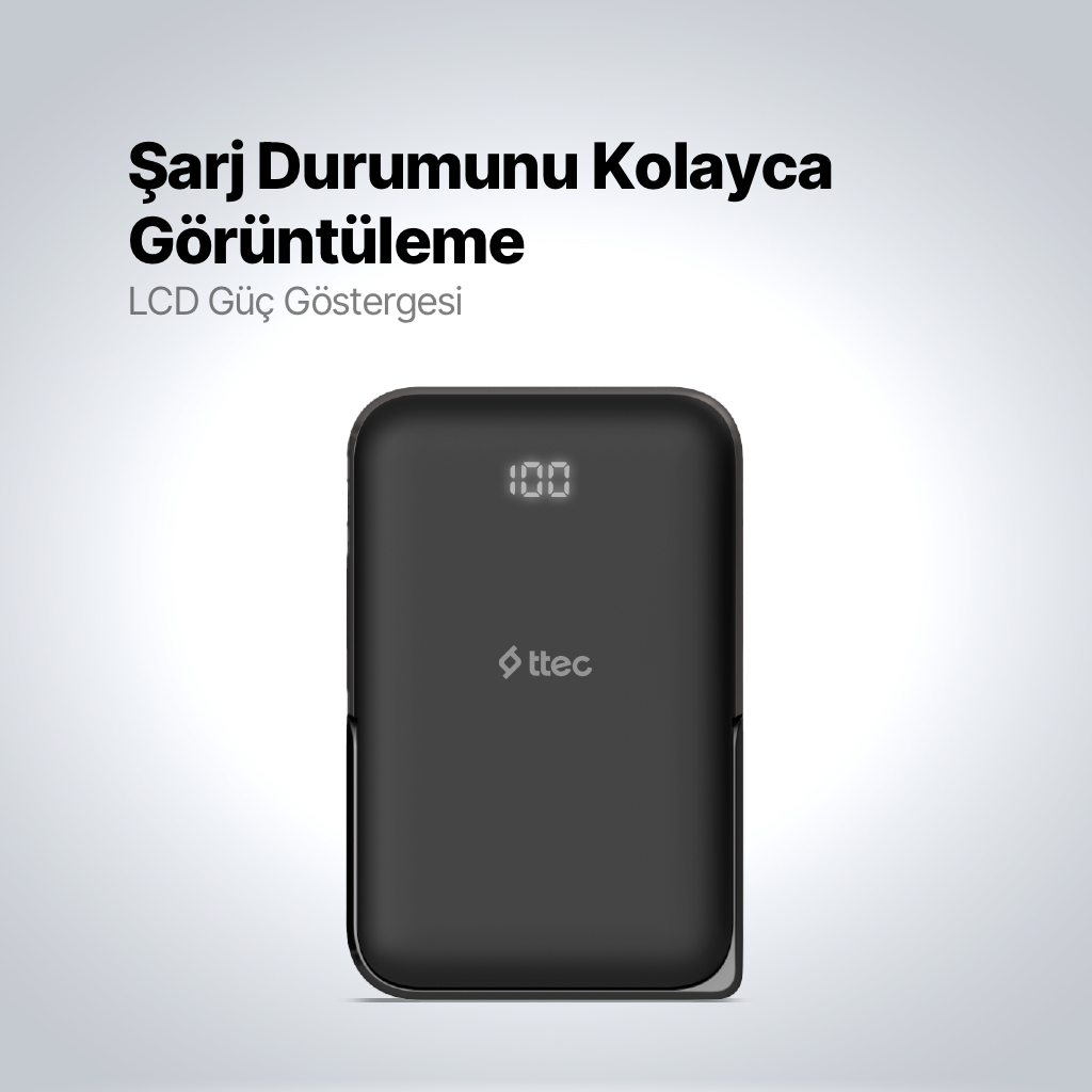 Siyah powerbank, %100 şarj gösteren LCD ekrana sahip.