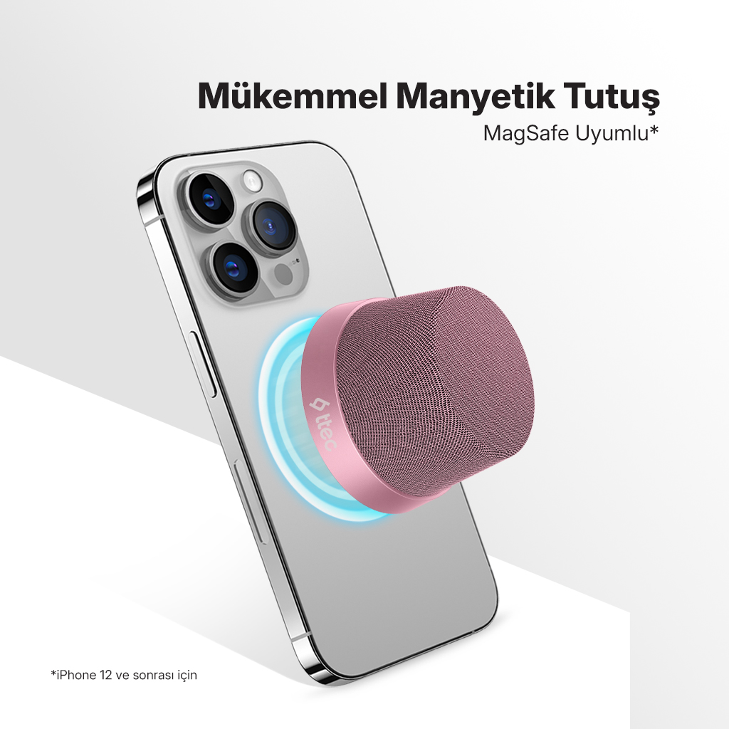 Pembe MagSafe aksesuarı iPhone'a takılı.