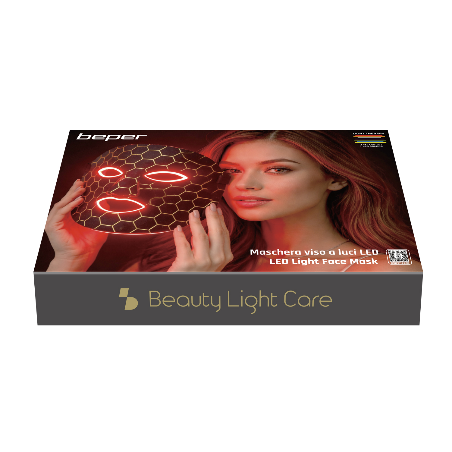 Una donna tiene una maschera viso LED rossa davanti al viso.