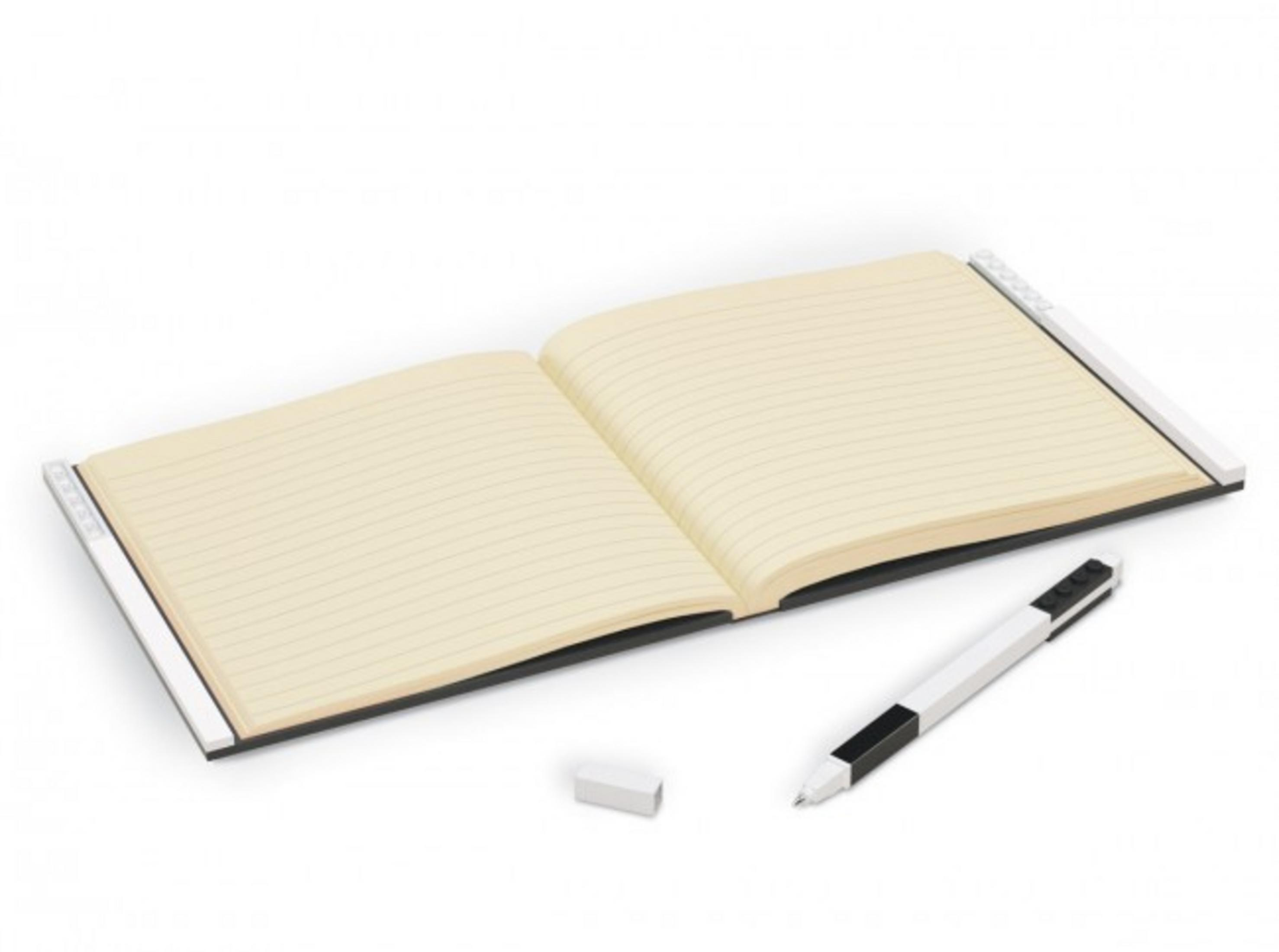 Un cuaderno abierto con páginas rayadas, junto a él un bolígrafo y una goma de borrar.