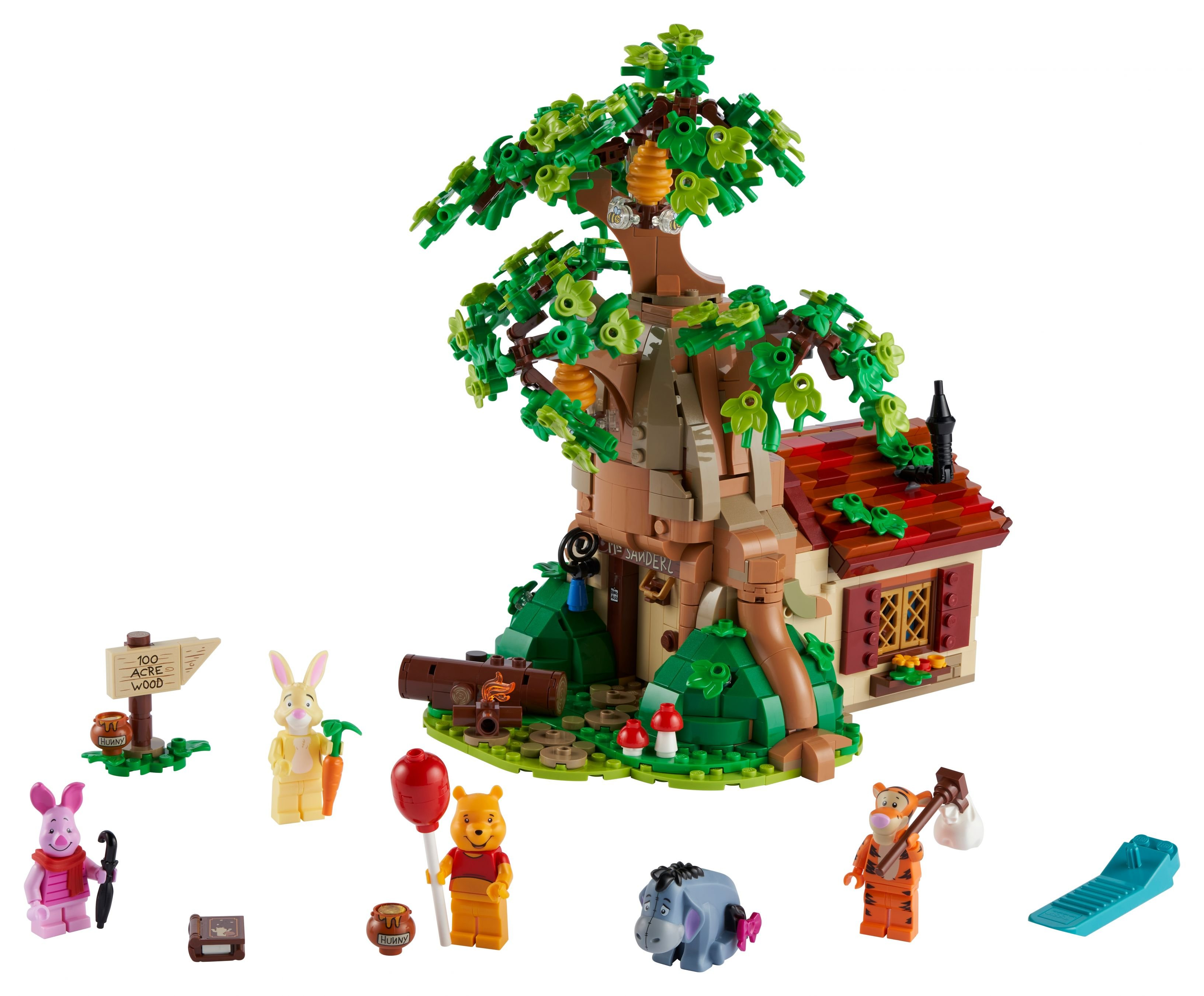 Lego-Nachbildung von Winnie Puuhs Haus mit Figuren: Winnie, Tigger, Ferkel, Rabbit, Eeyore.