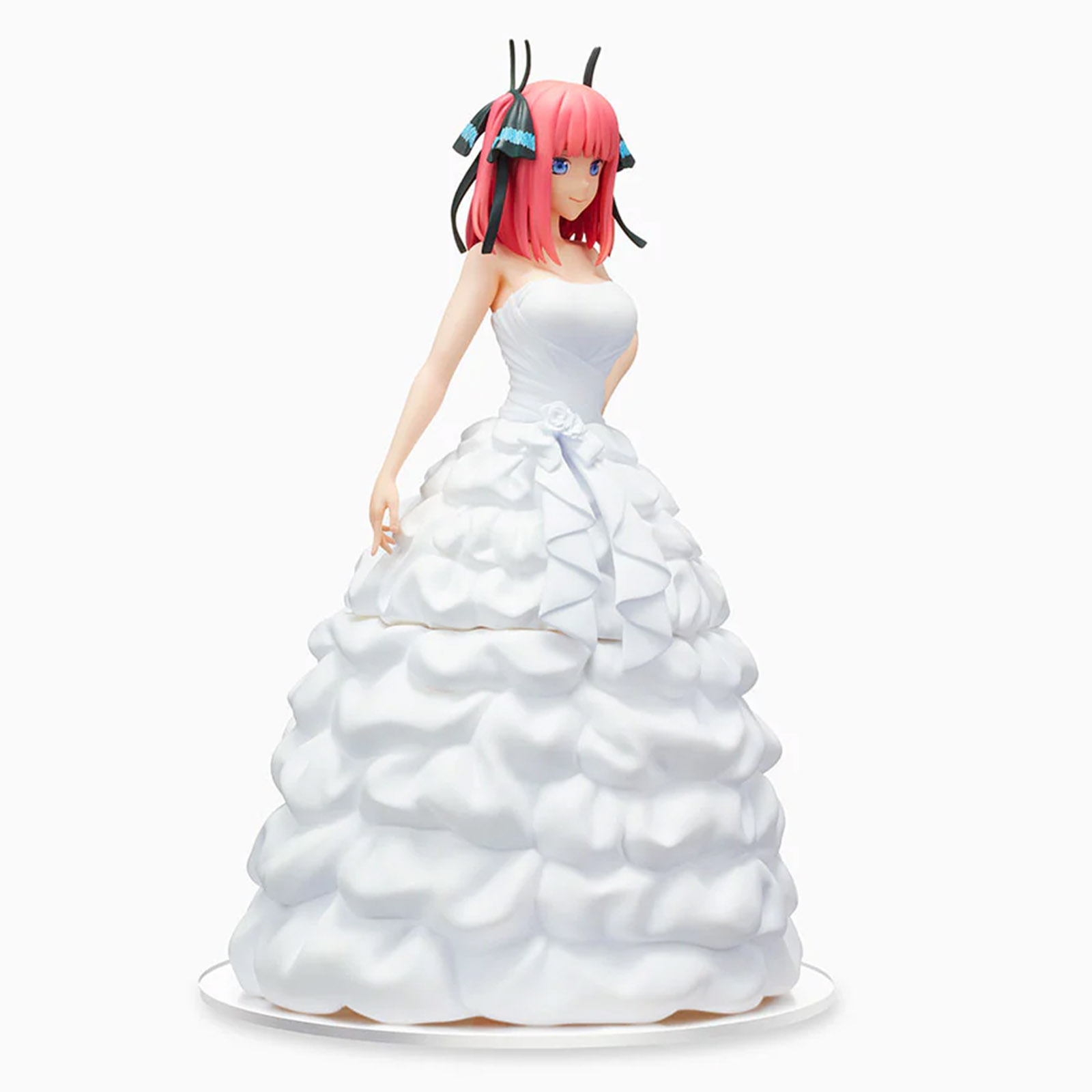 Anime-Figur in weißem Kleid mit rosa Haaren und blauen Augen.